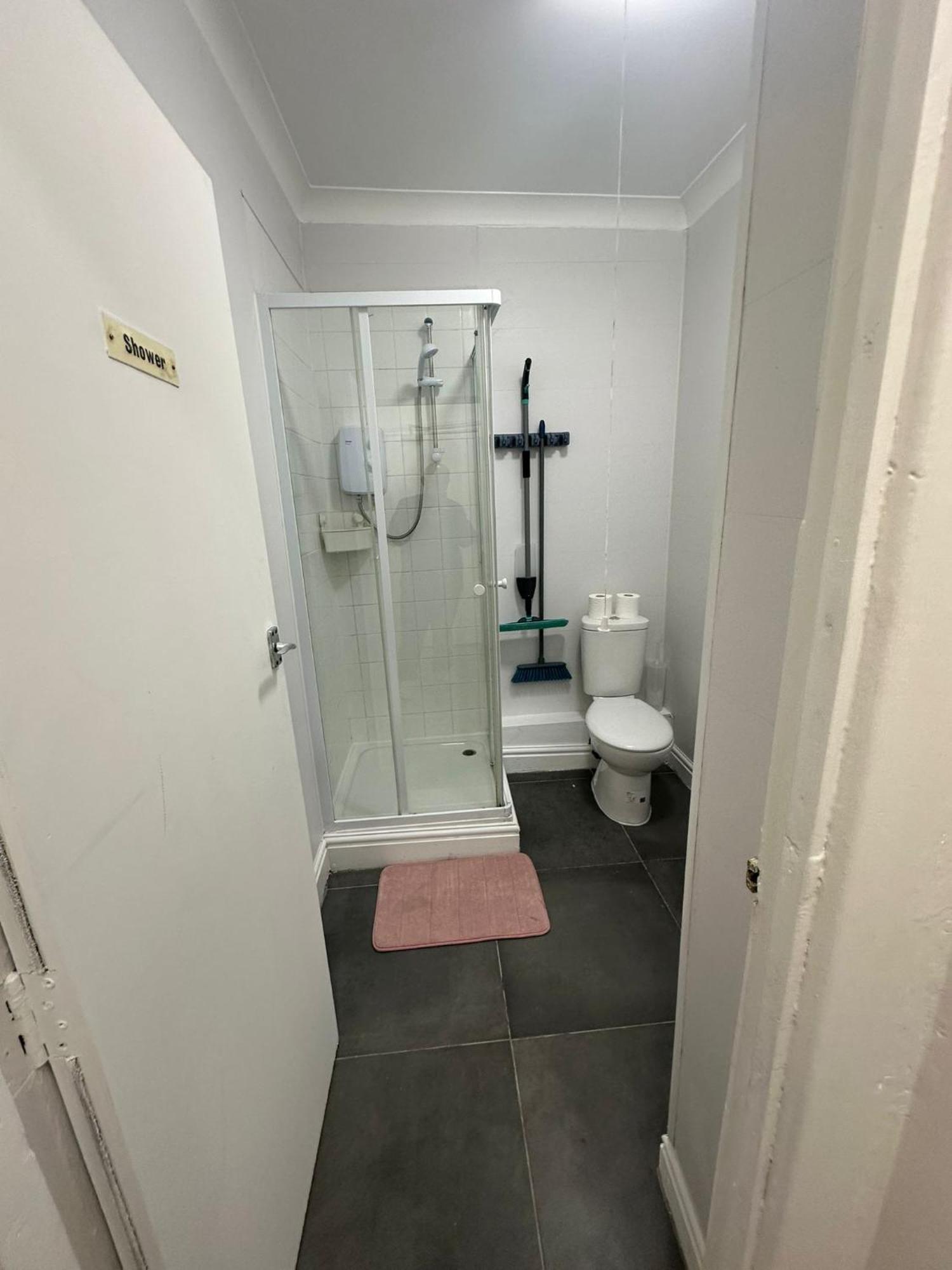 Suli House- Holiday Flats & En-Suite-Families And Couples Only *