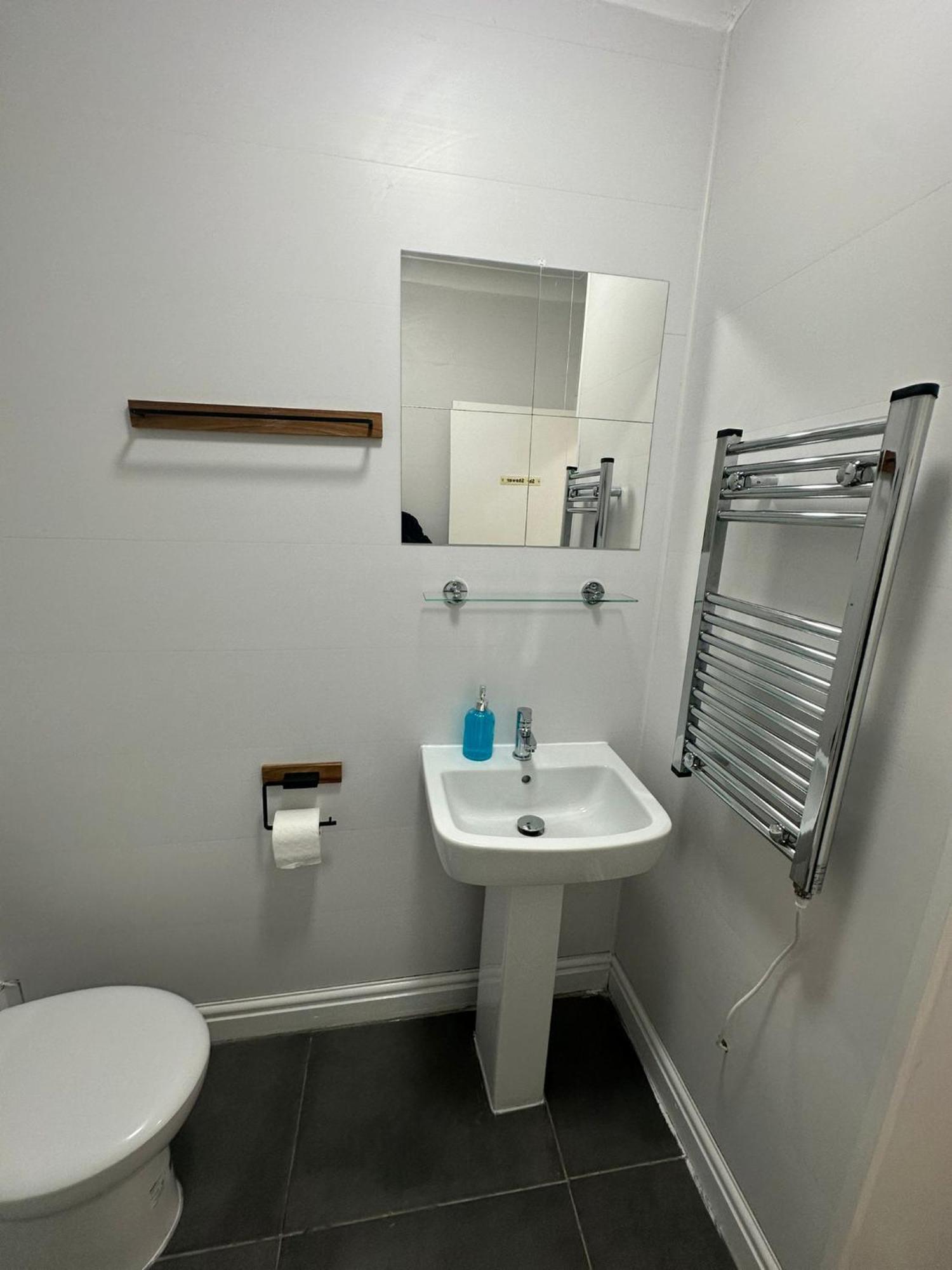 Suli House- Holiday Flats & En-Suite-Families And Couples Only