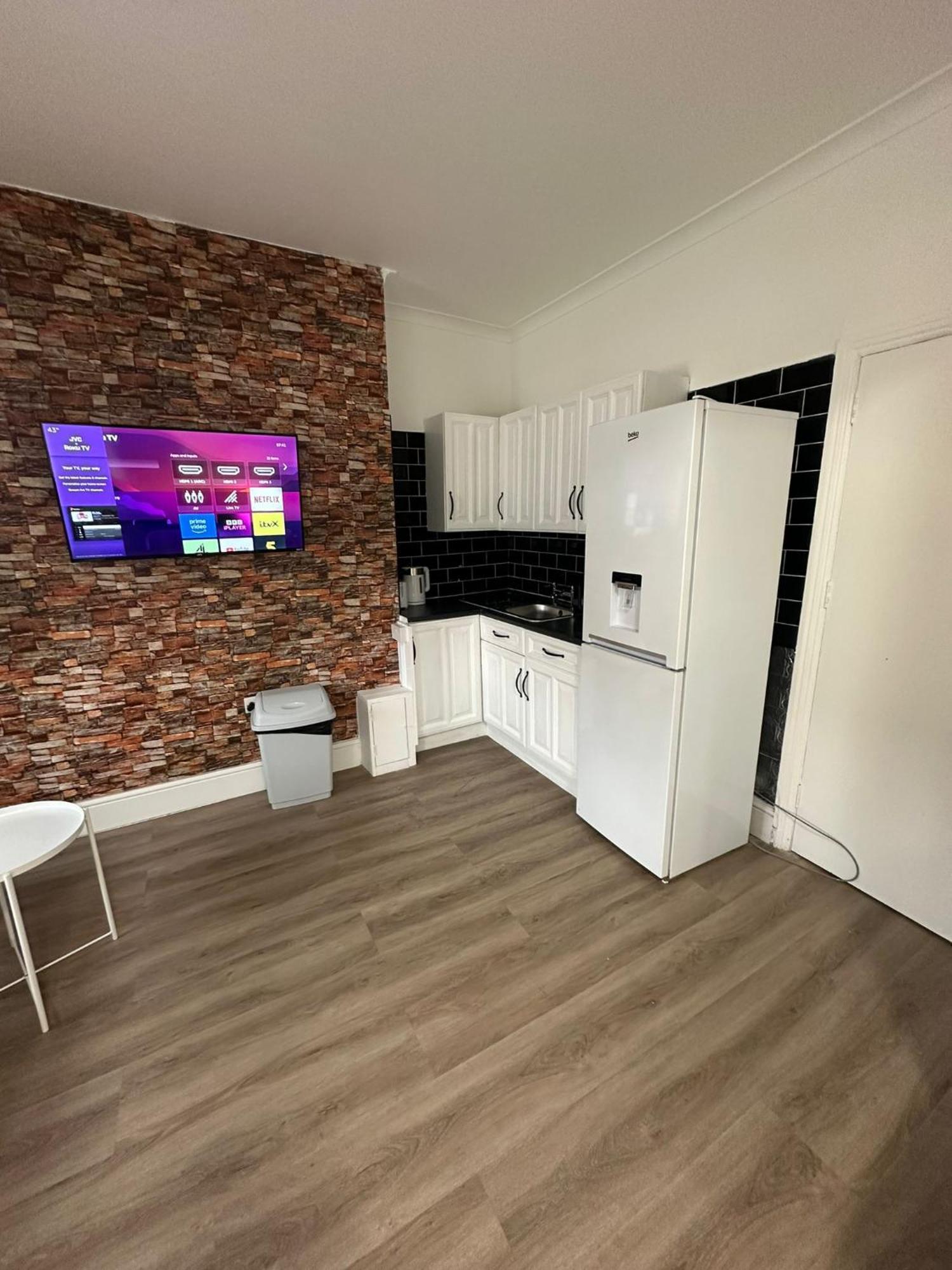 Suli House- Holiday Flats & En-Suite-Families And Couples Only