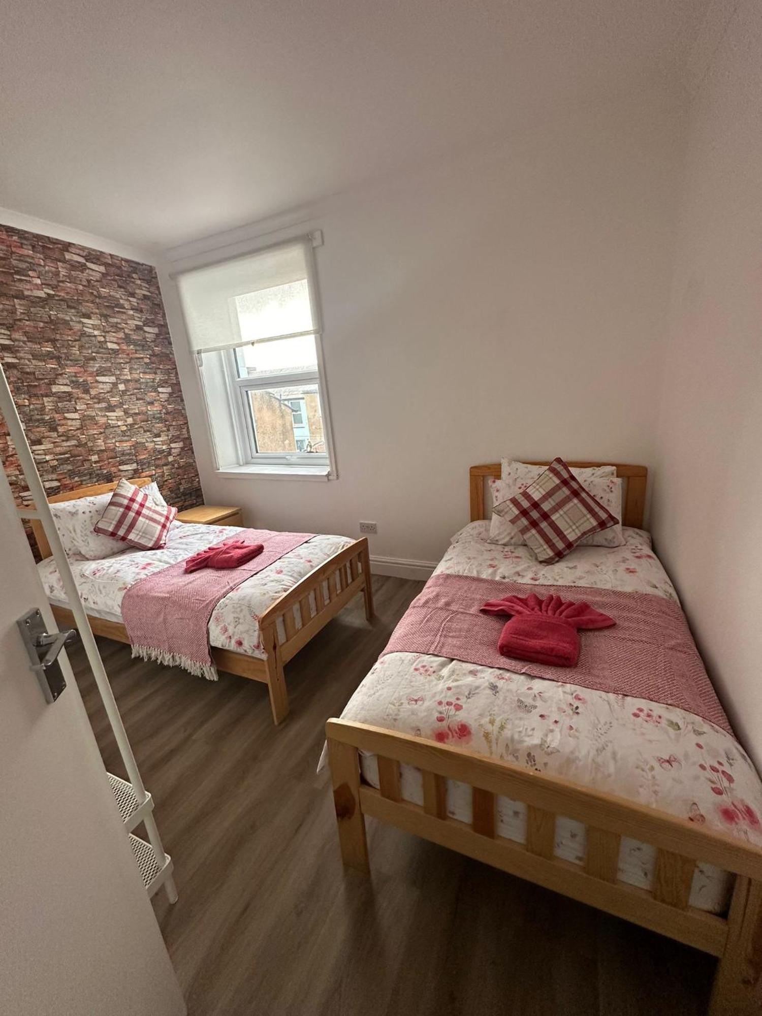 Suli House- Holiday Flats & En-Suite-Families And Couples Only Apartment