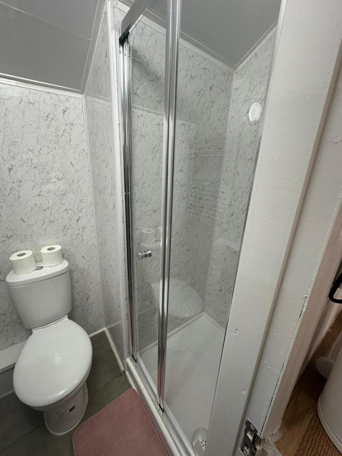 Suli House- Holiday Flats & En-Suite-Families And Couples Only Apartment