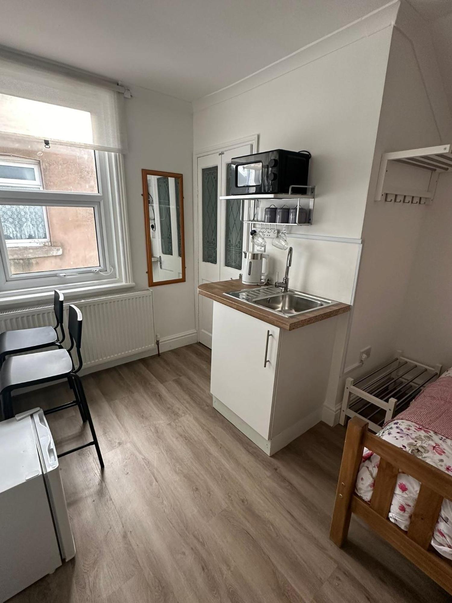 Suli House- Holiday Flats & En-Suite-Families And Couples Only