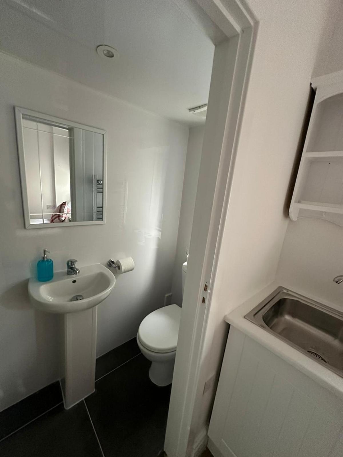 Apartment Suli House- Holiday Flats & En-Suite-Families And Couples Only Blackpool