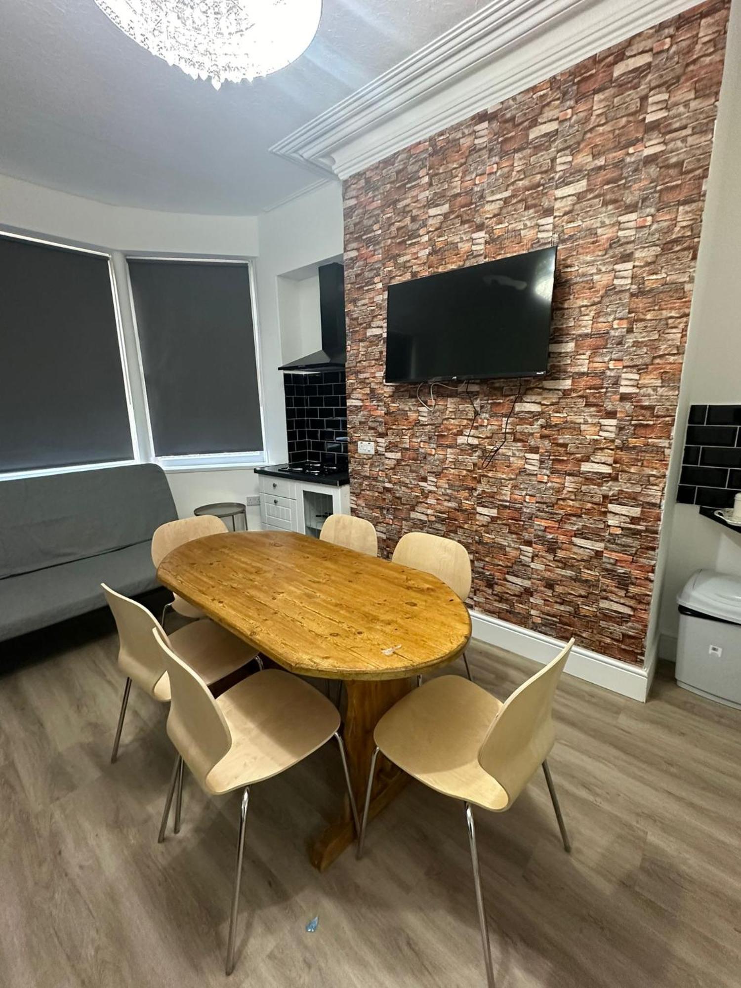Suli House- Holiday Flats & En-Suite-Families And Couples Only Apartment