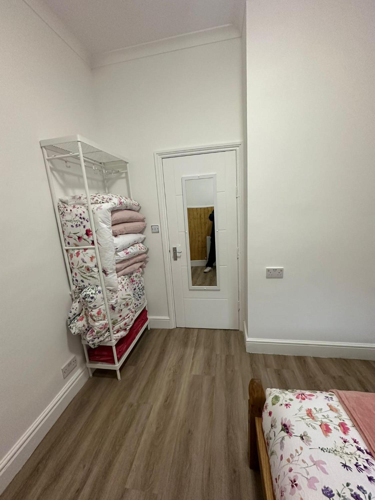 Suli House- Holiday Flats & En-Suite-Families And Couples Only Blackpool