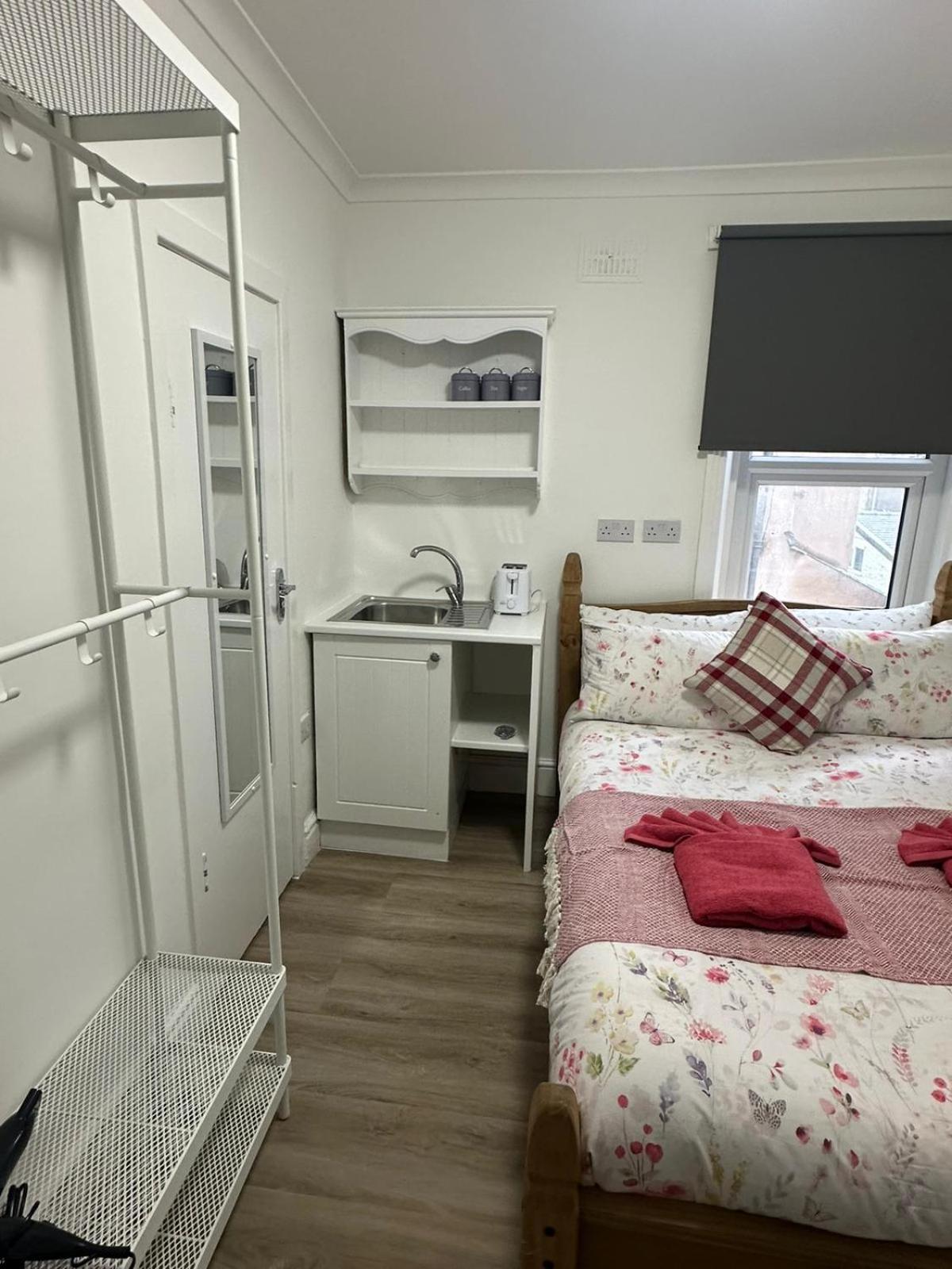 Apartment Suli House- Holiday Flats & En-Suite-Families And Couples Only Blackpool
