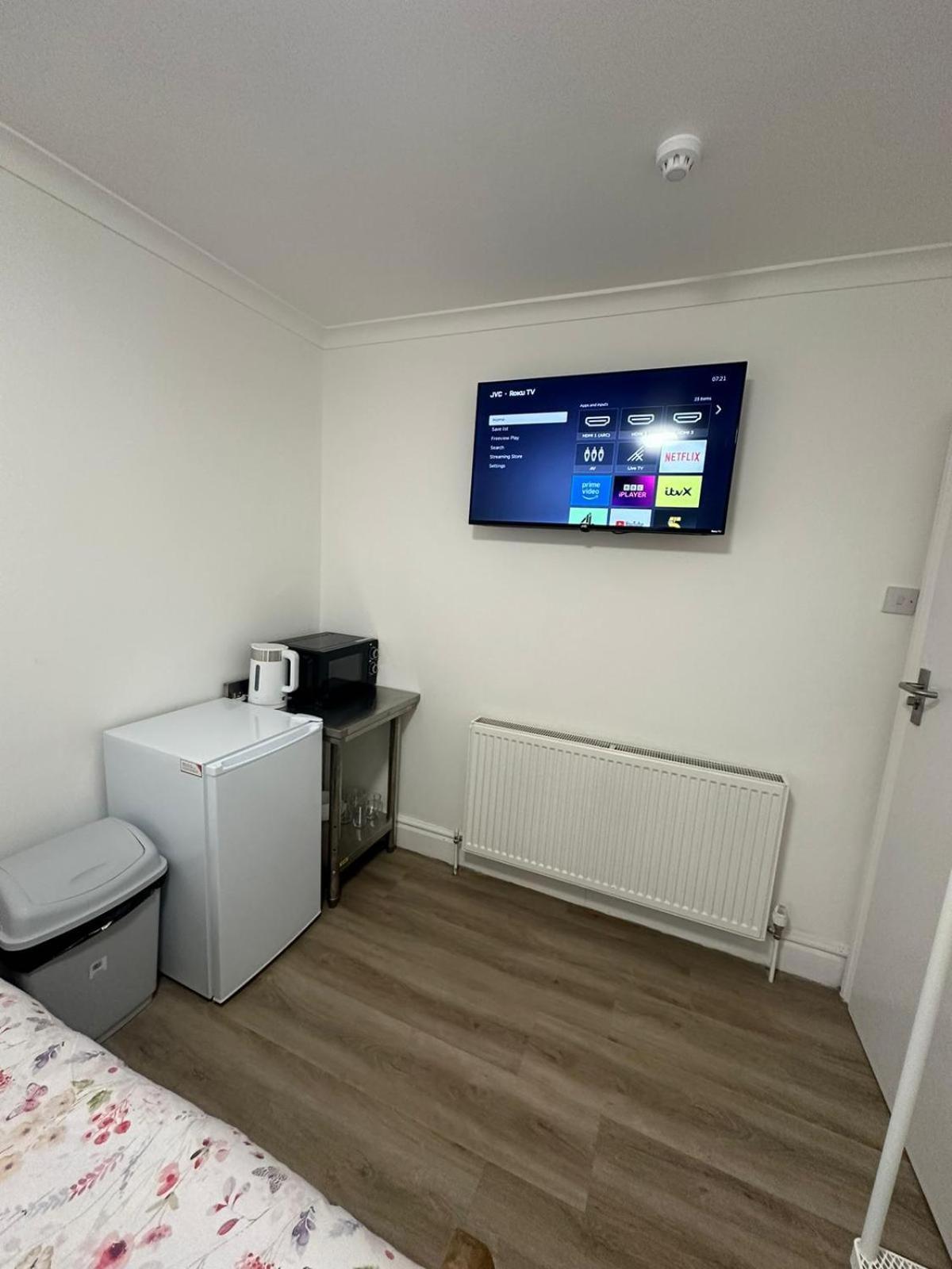 Suli House- Holiday Flats & En-Suite-Families And Couples Only