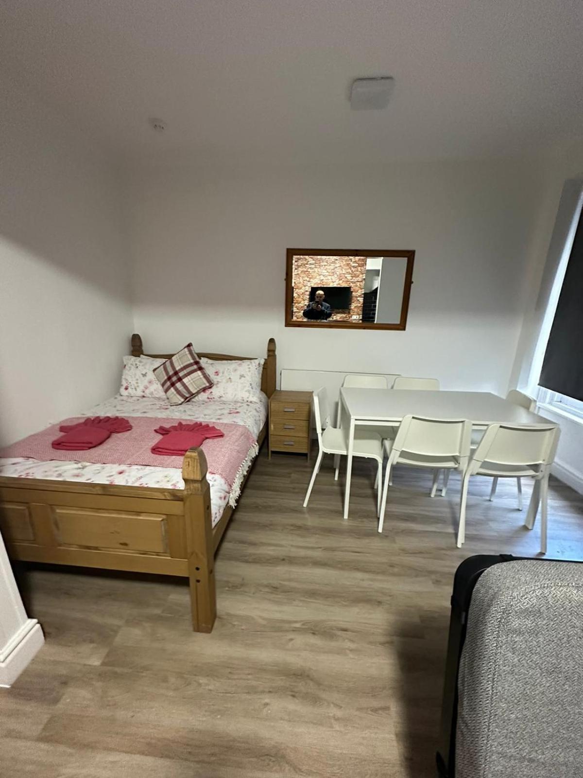 Apartment Suli House- Holiday Flats & En-Suite-Families And Couples Only Blackpool