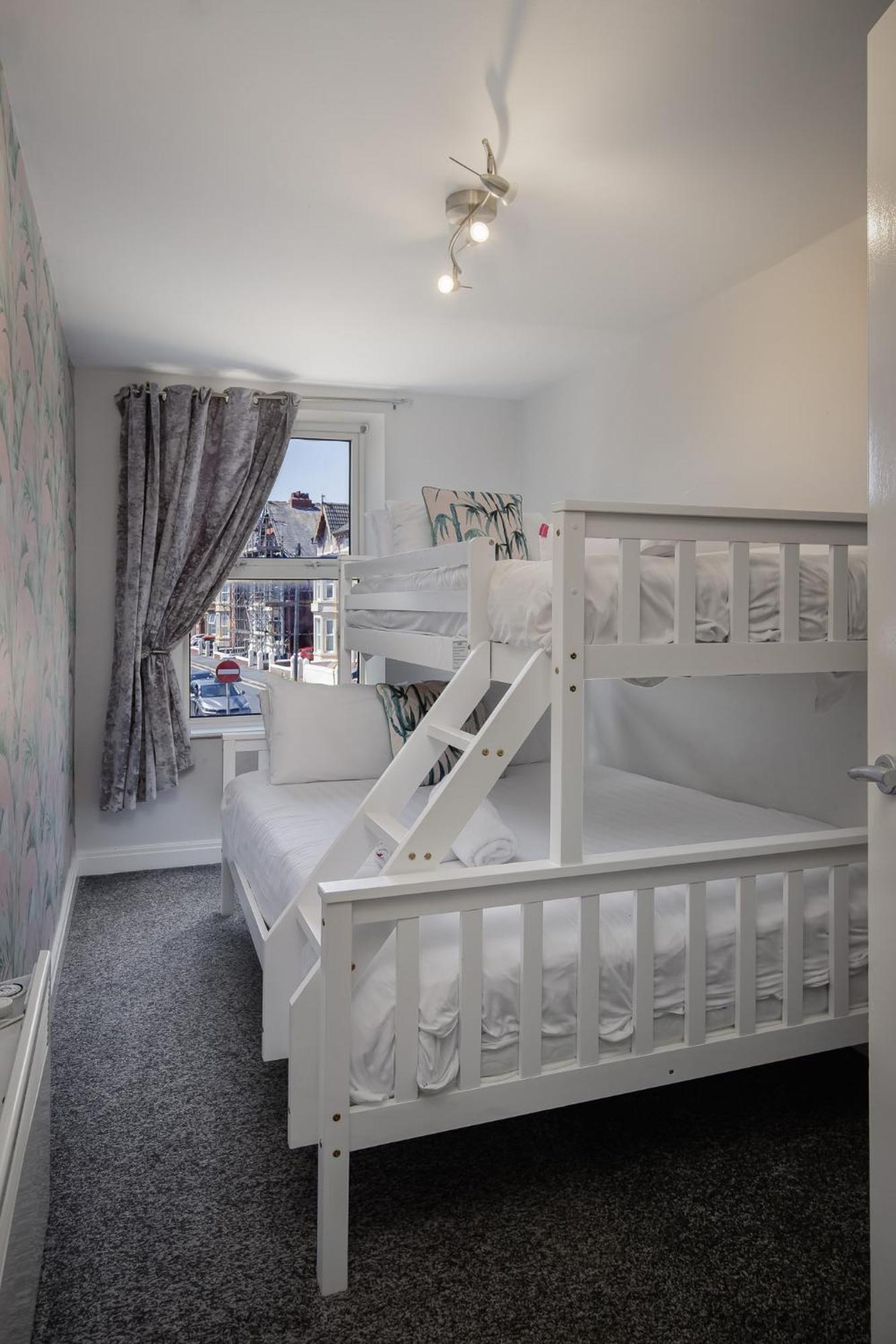 The Place By Sasco - Free Parking Apartment Blackpool