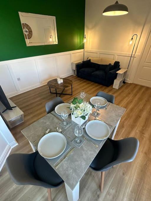 New Luxury Apartment, Sea Viewwith Parking * Blackpool
