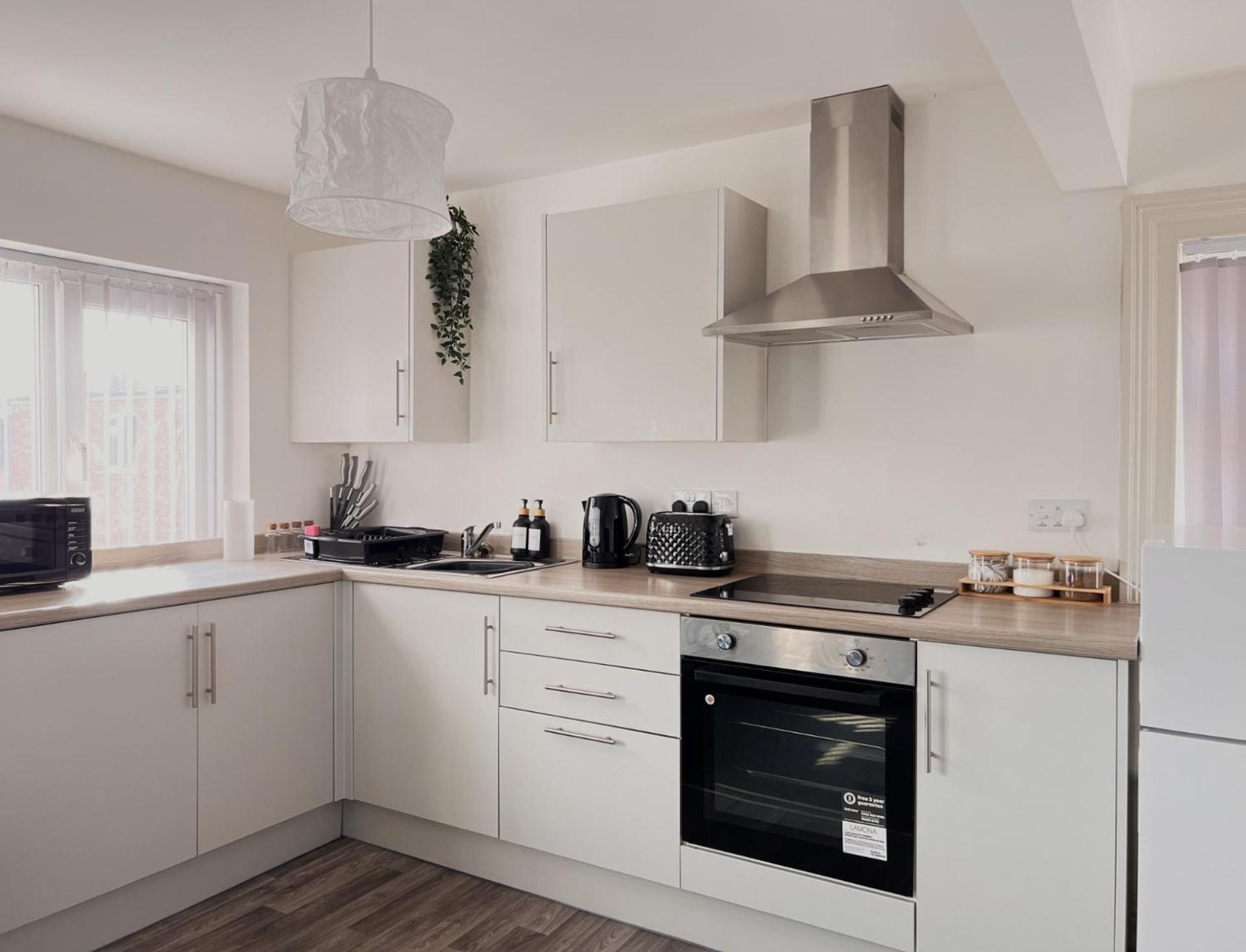 Two-bedroom Next To Winter Gardens With Free On-site Parking, Apartment