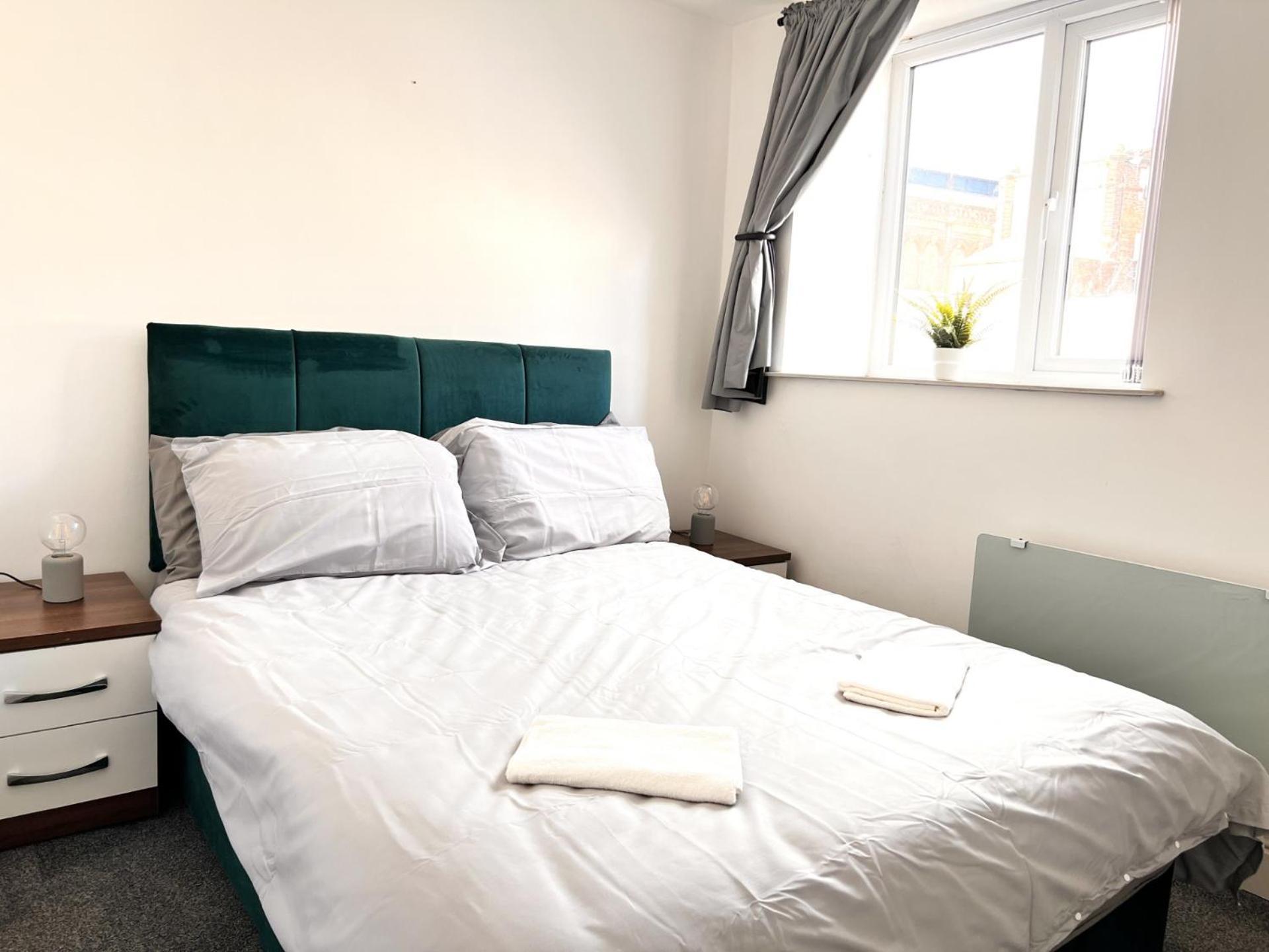 Apartment Two-bedroom Next To Winter Gardens With Free On-site Parking,