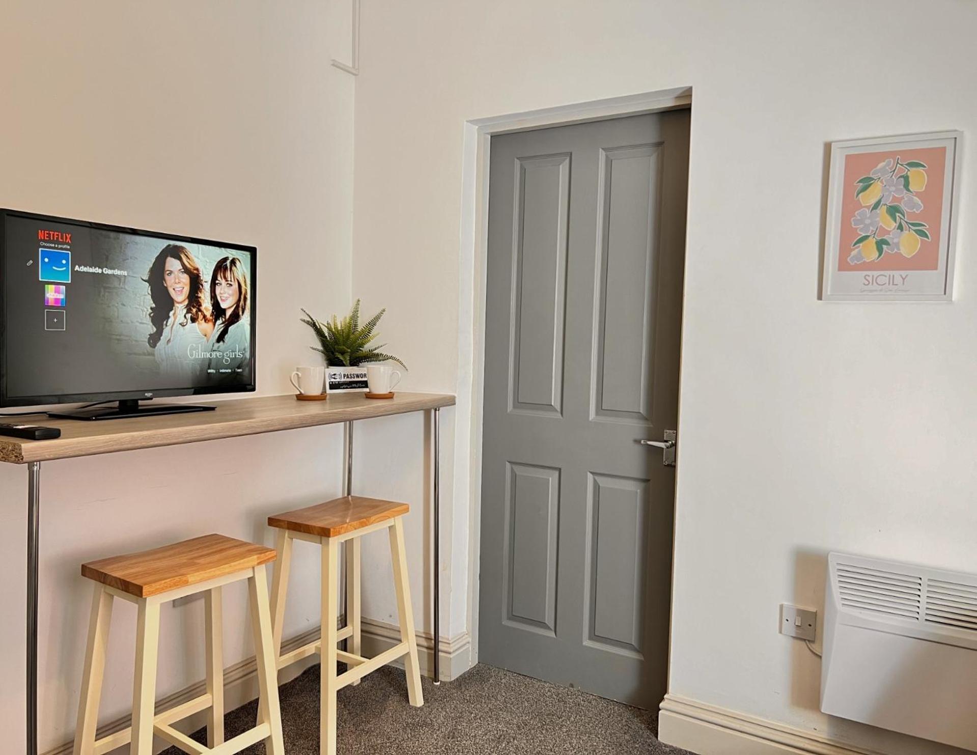 Cosy 1 Bedroom Next To Winter Gardens With Free On-site Parking, Apartment *