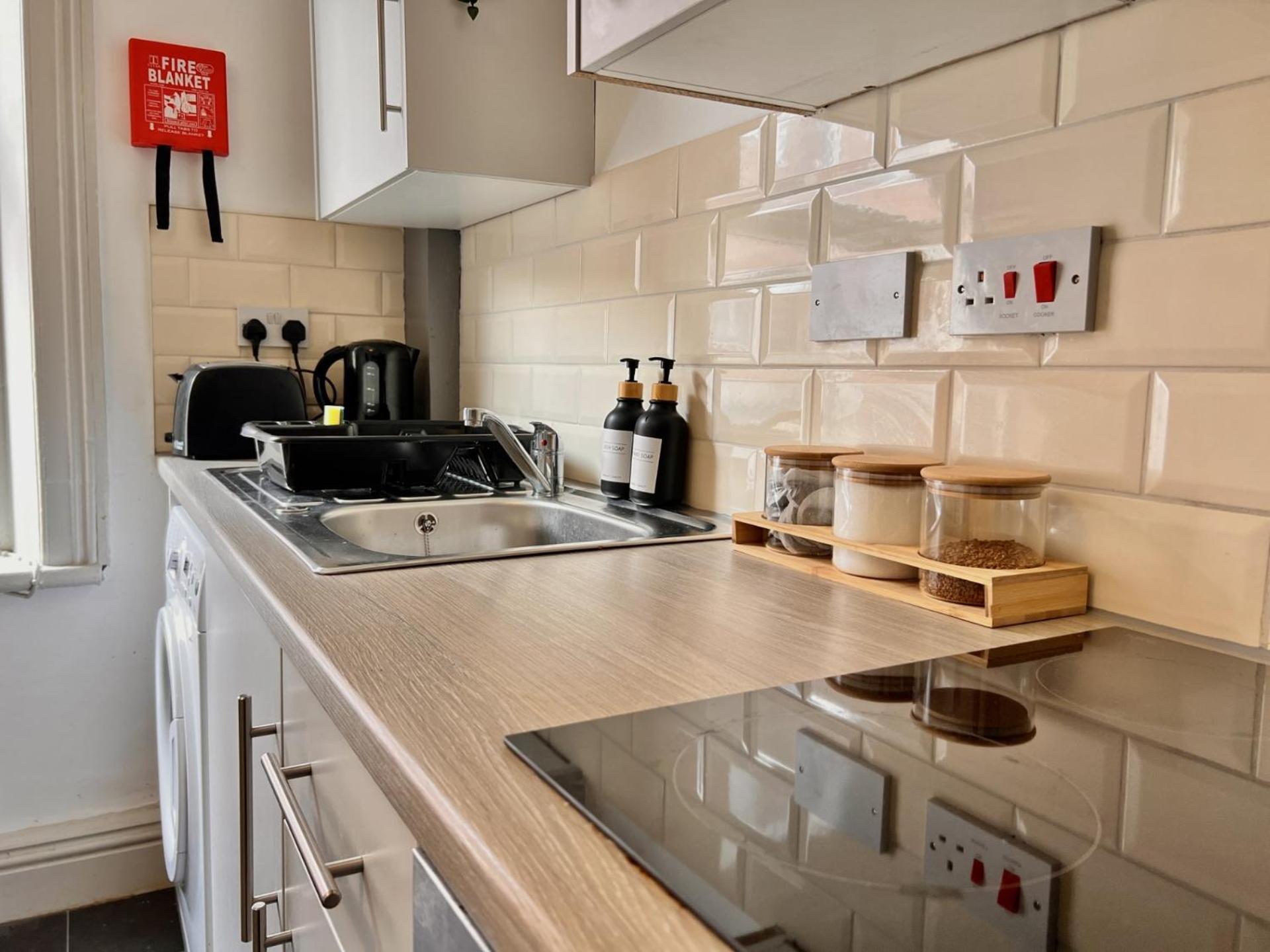 Cosy 1 Bedroom Next To Winter Gardens With Free On-site Parking, Apartment