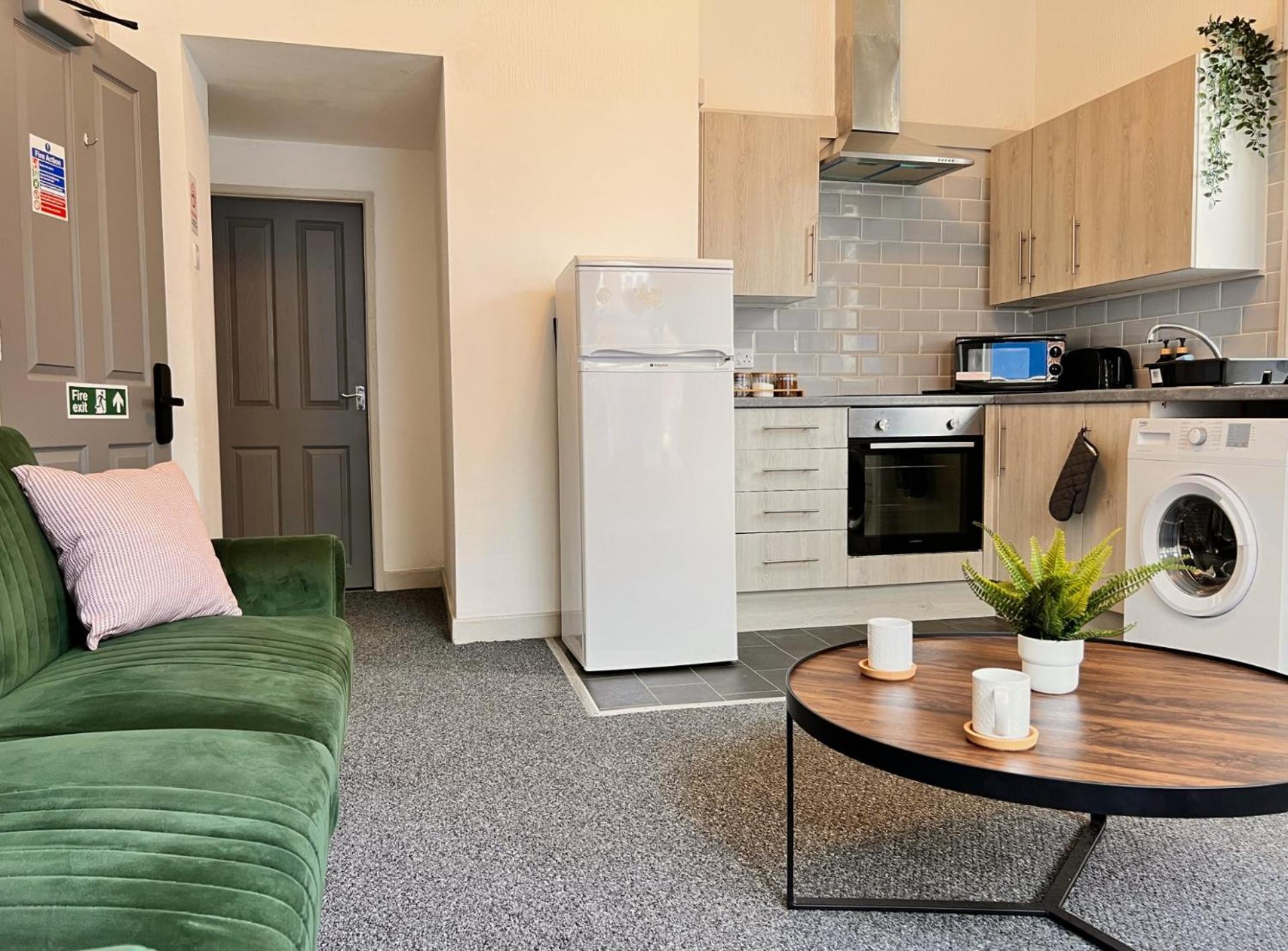 Apartment Original One Bedroom Next To Winter Gardens With Free On-site Parking,