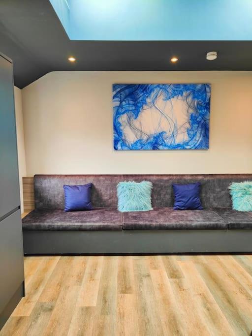 Apartment Sloane Modern 2 Bedroom Seafront *