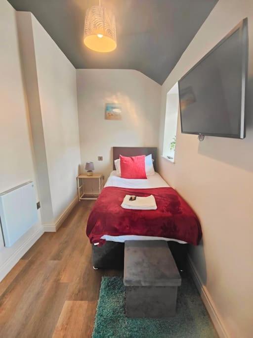 Sloane Modern 2 Bedroom Seafront *