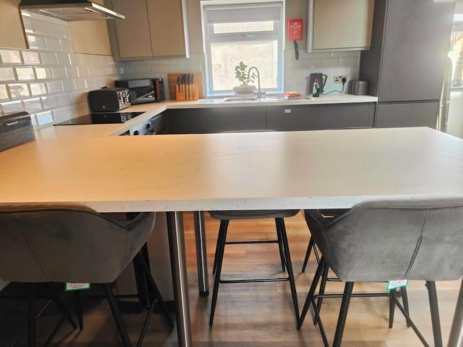Sloane Modern 2 Bedroom Seafront Apartment