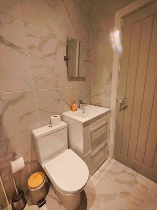 Apartment Sloane Modern 2 Bedroom Seafront *
