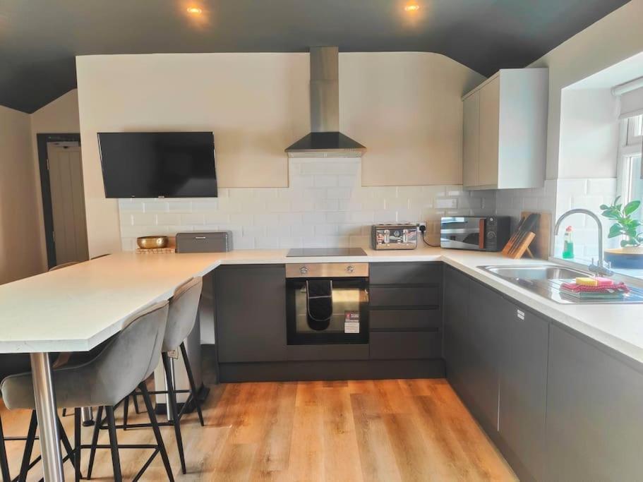 Sloane Modern 2 Bedroom Seafront Apartment