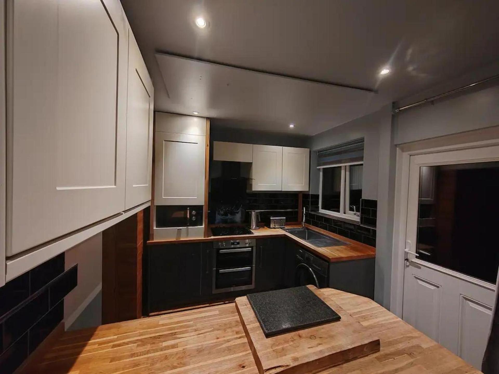 Cozy Retreat With 3 Bedrooms * Blackpool