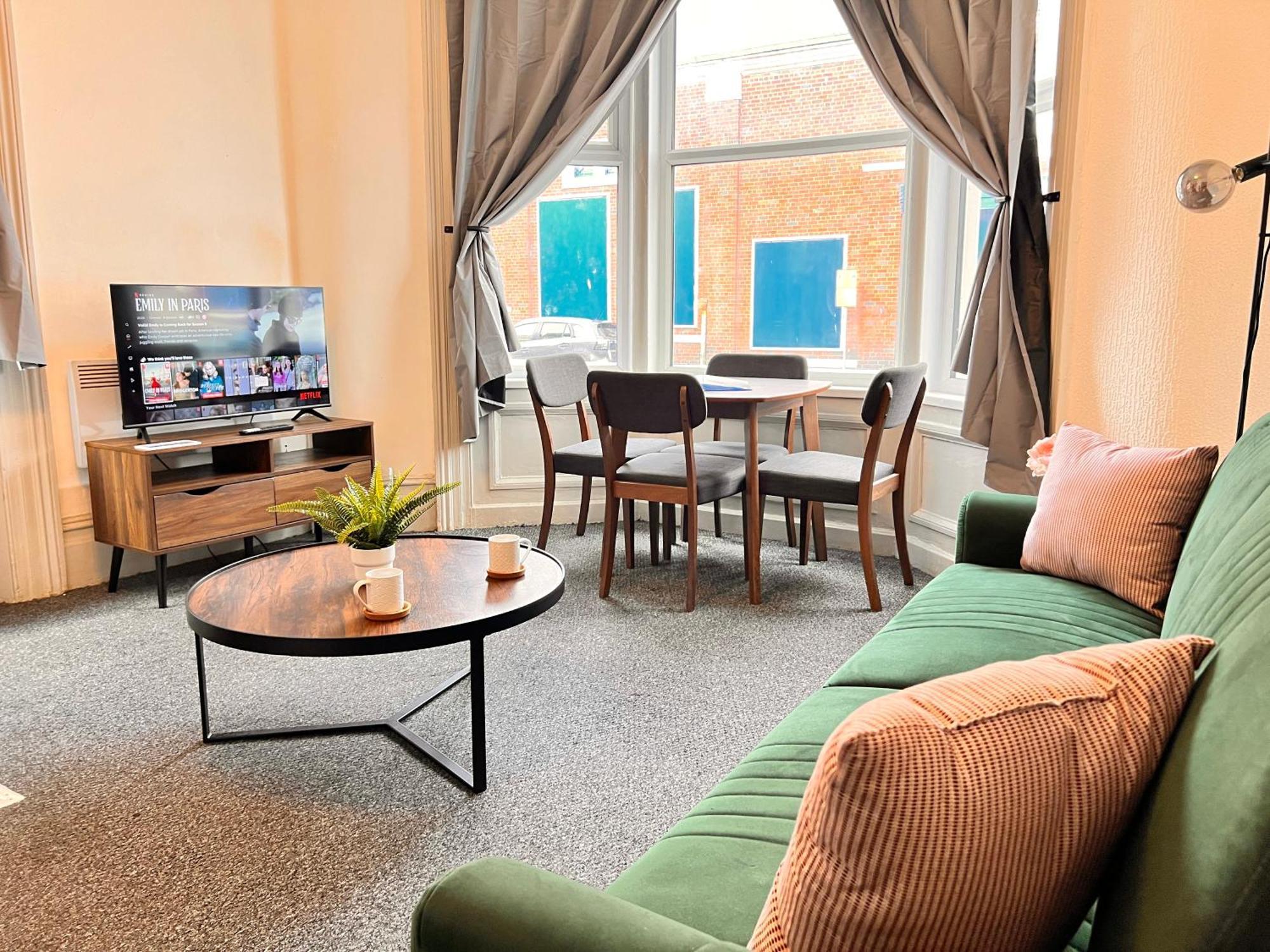 Apartment Original One Bedroom Next To Winter Gardens With Free On-site Parking,