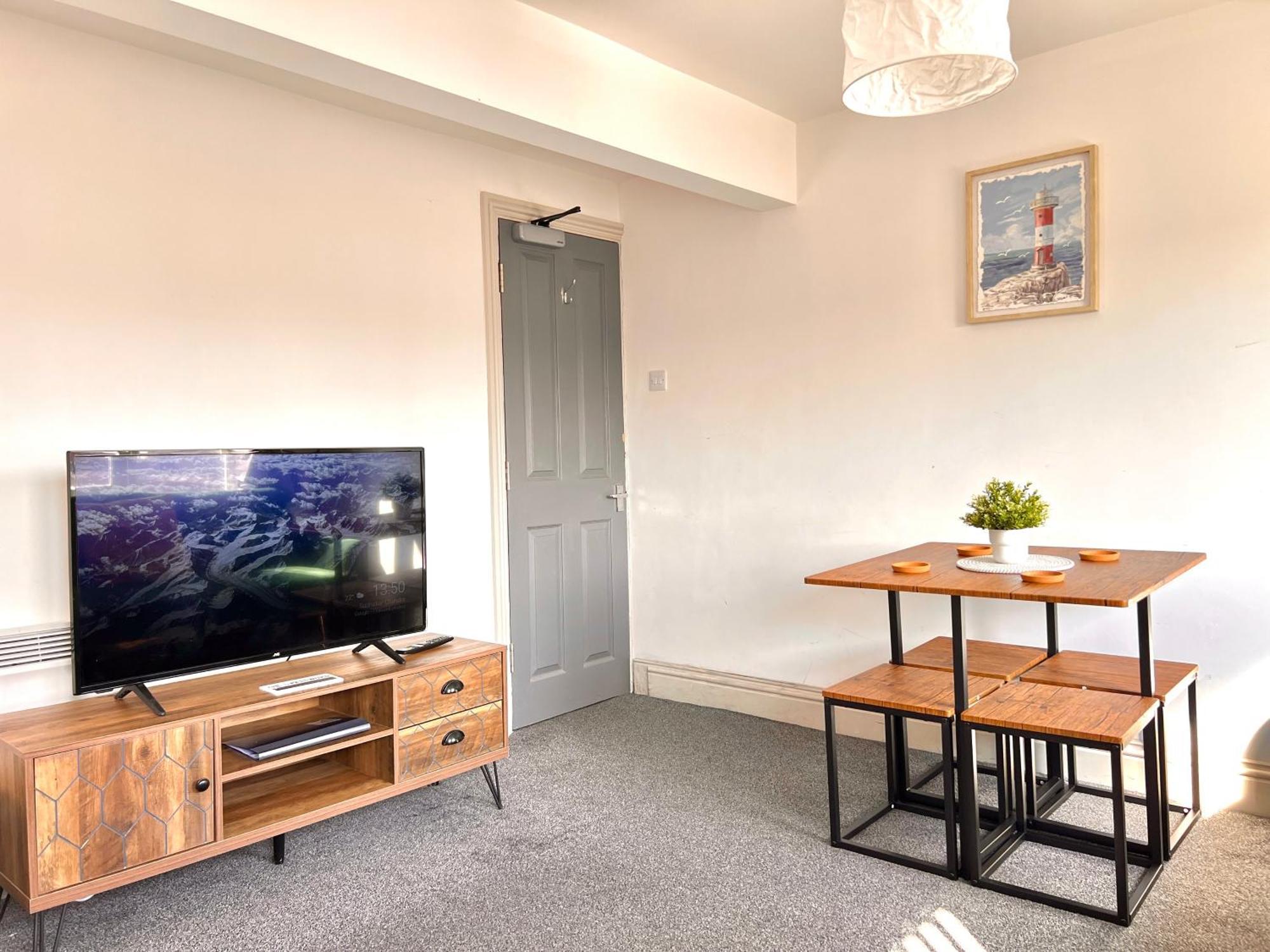 Two-bedroom Next To Winter Gardens With Free On-site Parking,