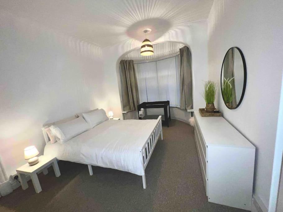 Holiday home Parking Walk To Tower Winter Gardens And Main Attractions Blackpool