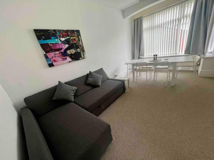 Holiday home Parking Walk To Tower Winter Gardens And Main Attractions *
