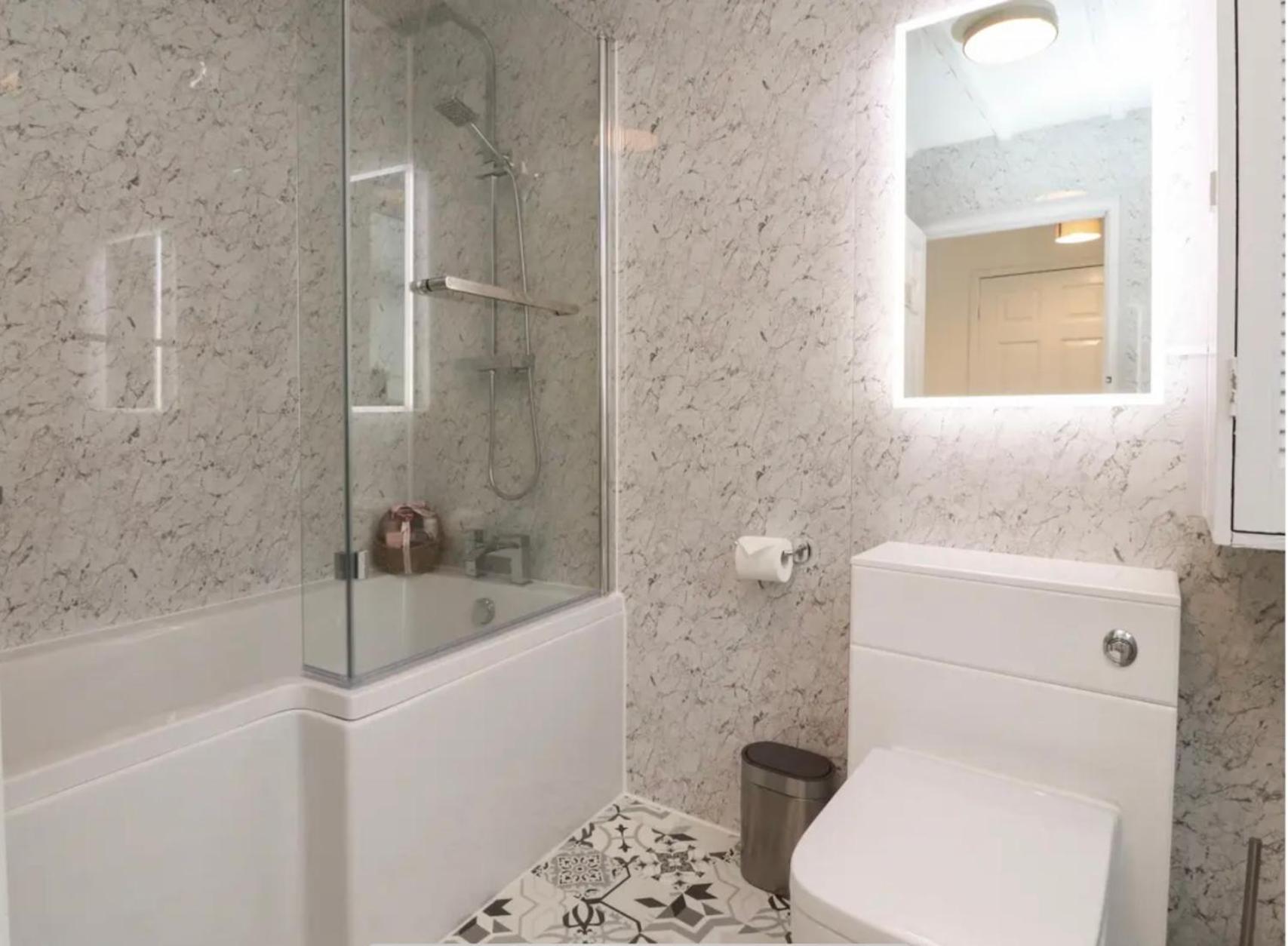 Holiday home Kitty - 3 Bedroom - Warm And Welcoming - Sleeps 5 - Blackpool