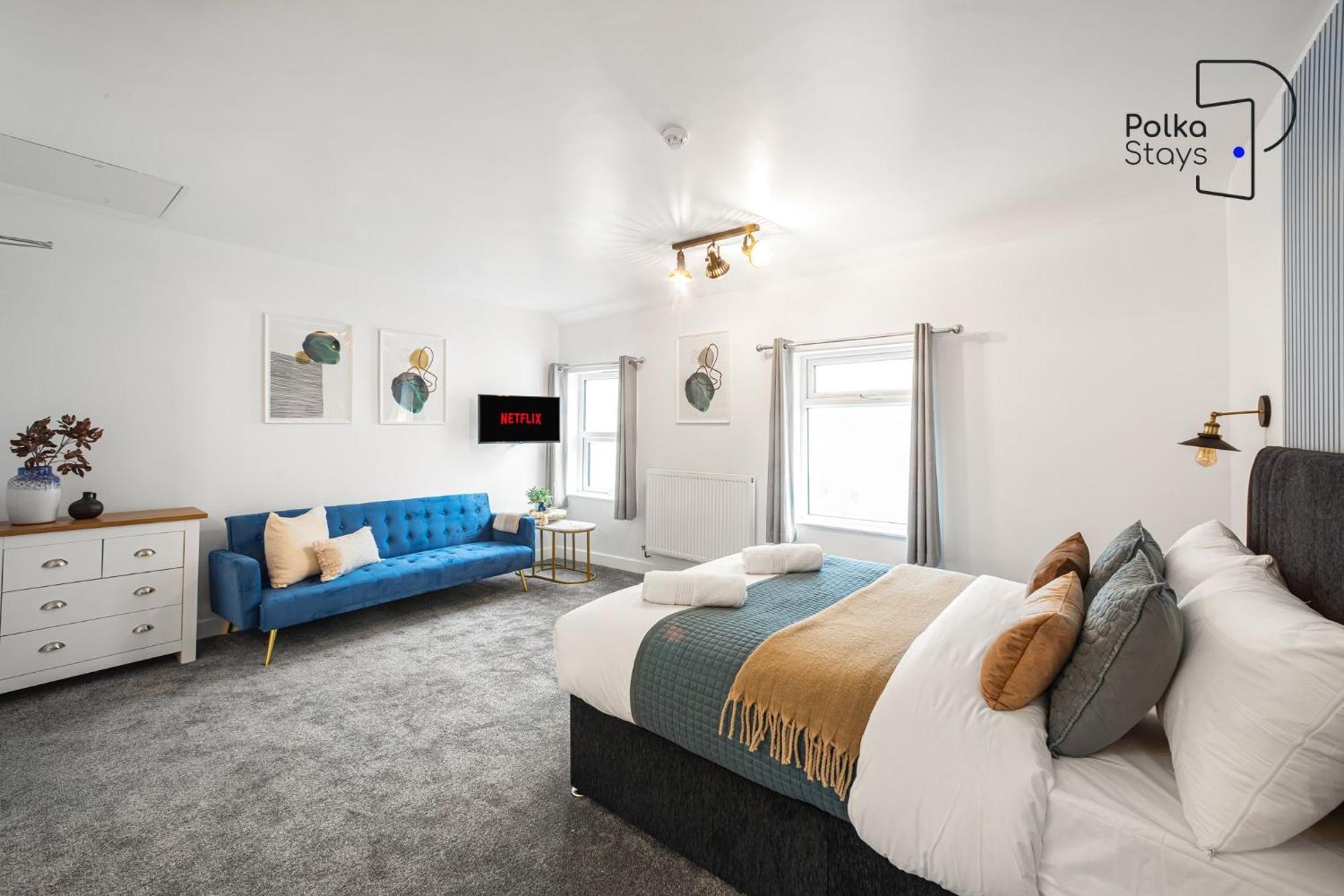 Apartment Aurum House At York Street, - By Polkastays