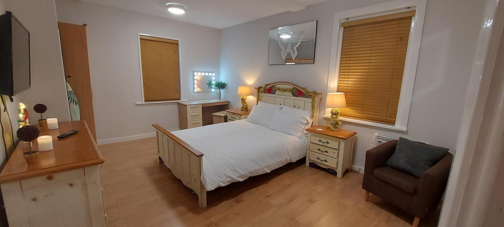 The Enigma - 2 Master Bedrooms Sleeps 6 Apartment *