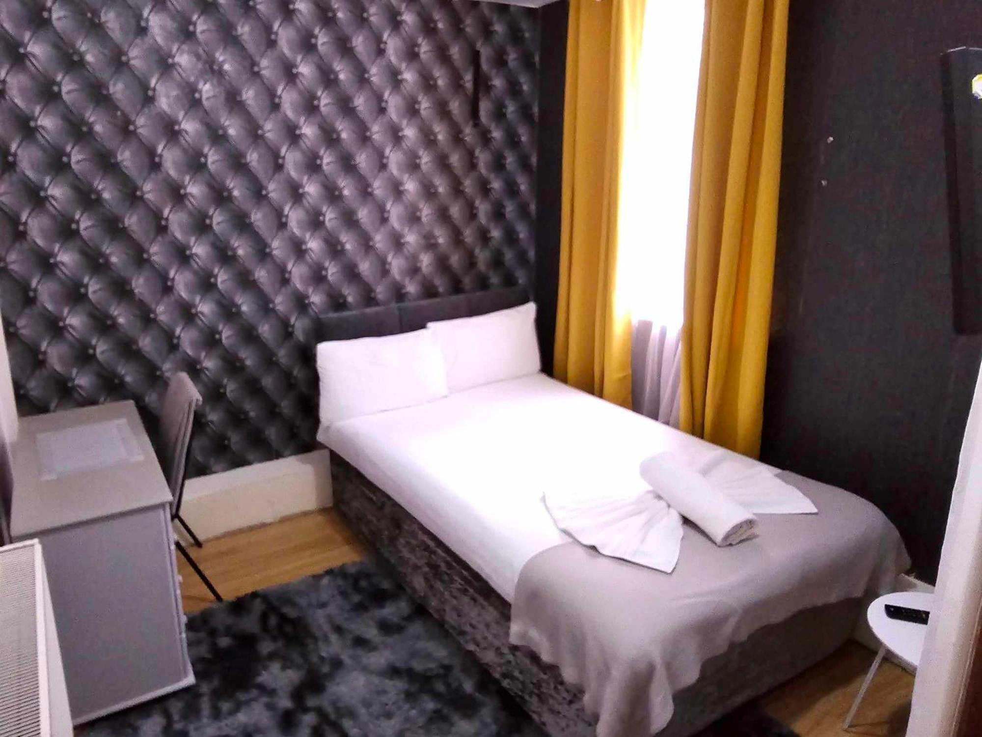 Rose Hotel