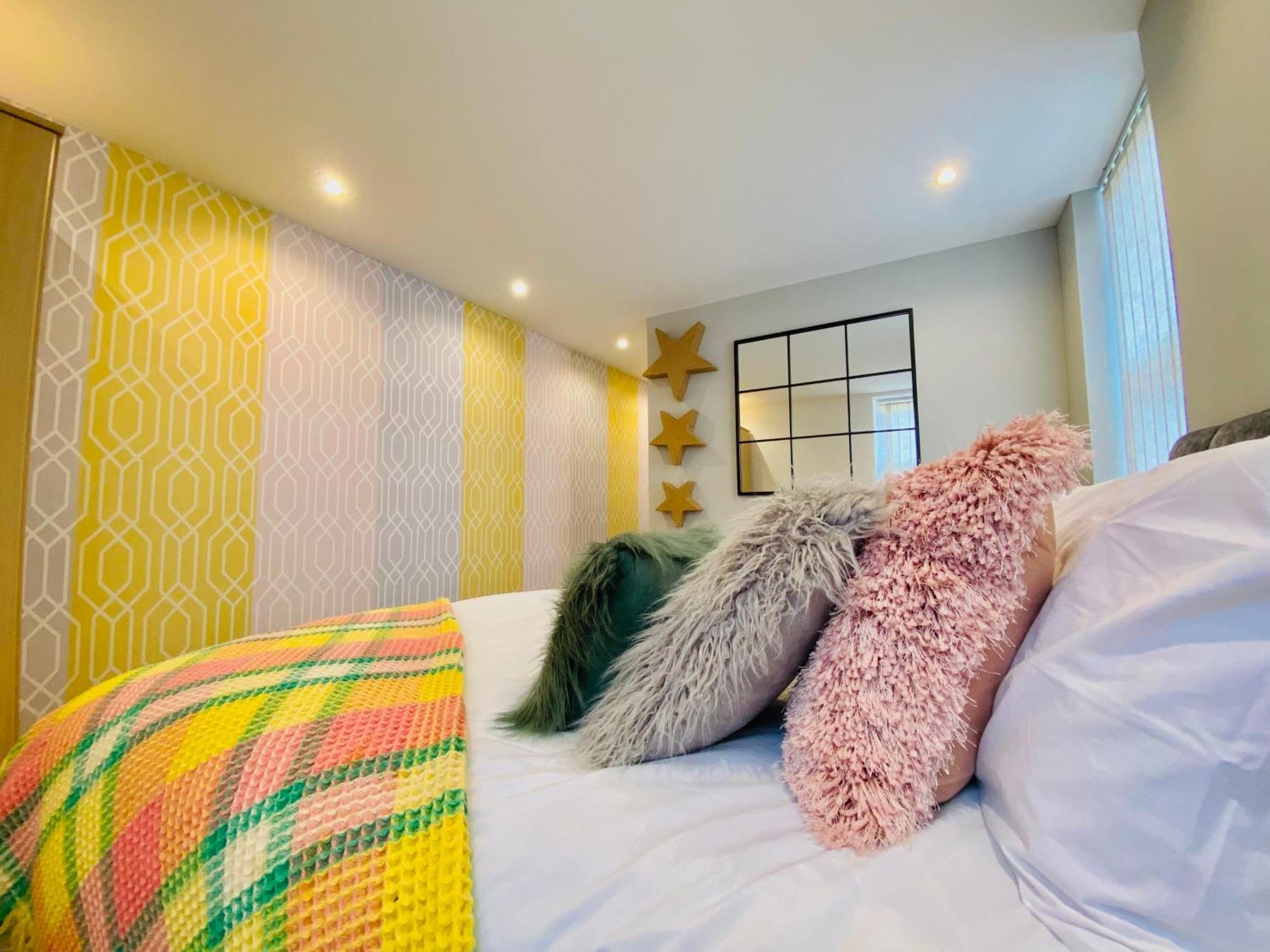 - 4 Beds - Sleeps 10 - Pet Friendly * Blackpool