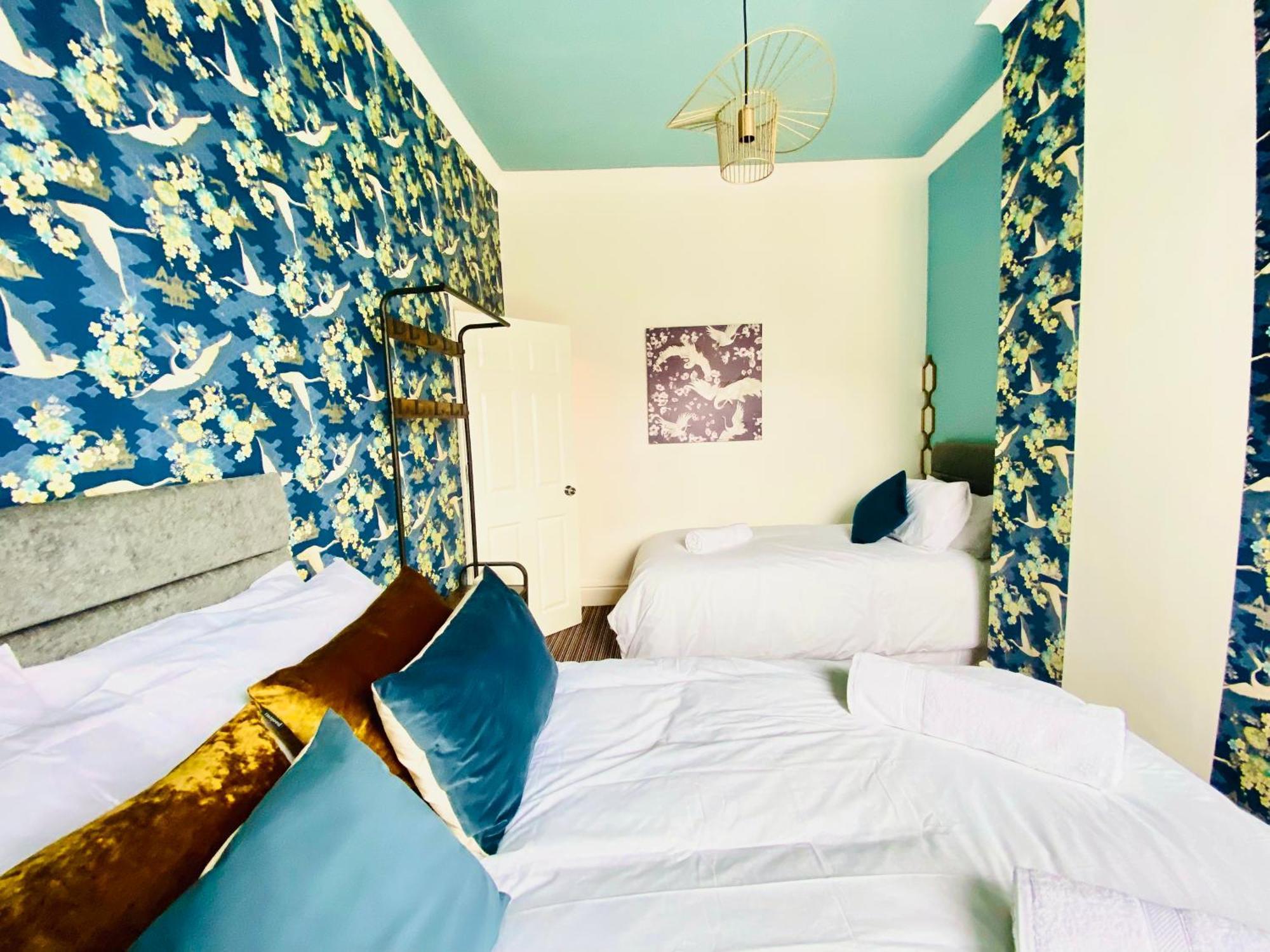 - 4 Beds - Sleeps 10 - Pet Friendly Holiday home