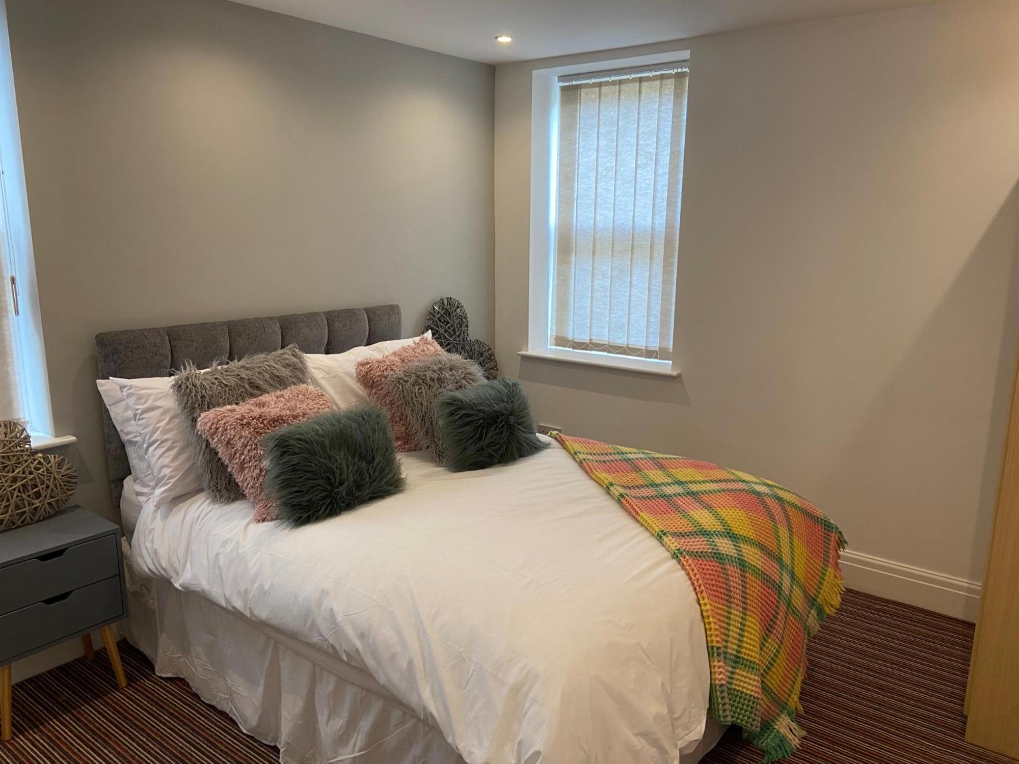 - 4 Beds - Sleeps 10 - Pet Friendly Holiday home *