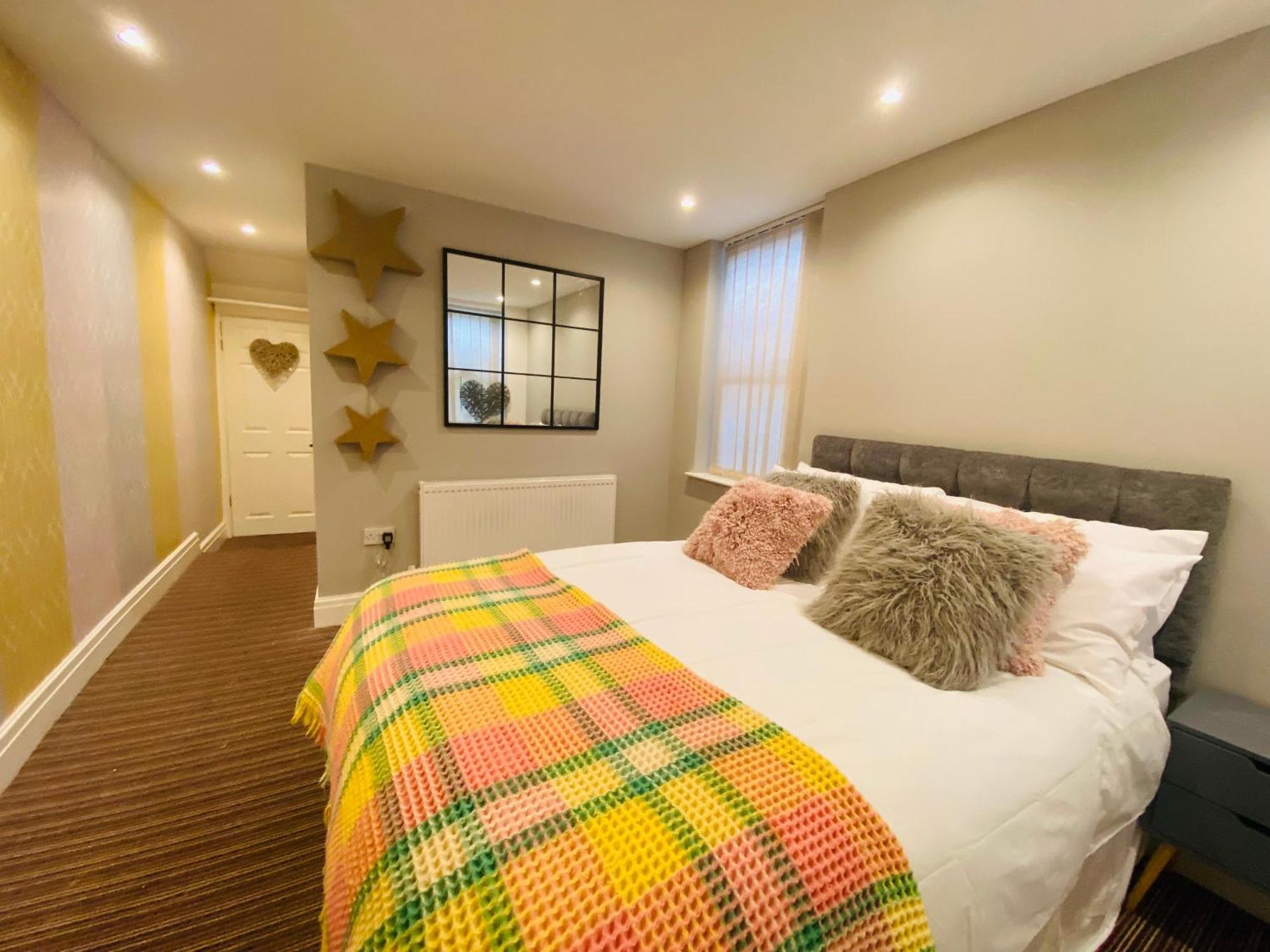 - 4 Beds - Sleeps 10 - Pet Friendly Holiday home