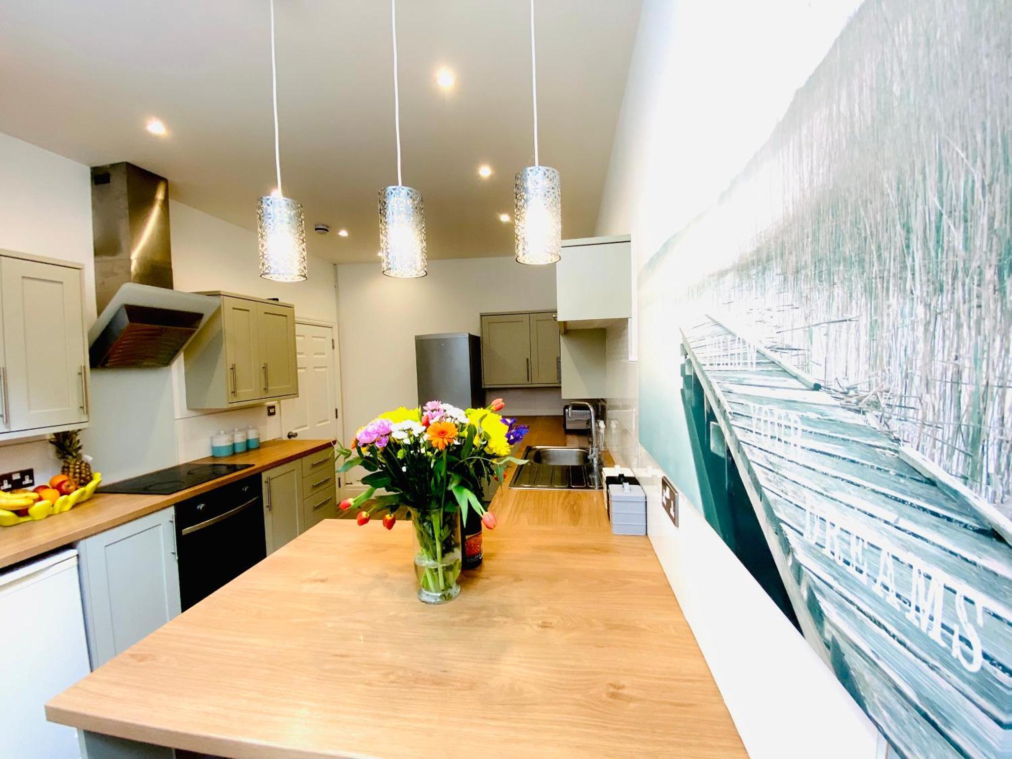- 4 Beds - Sleeps 10 - Pet Friendly