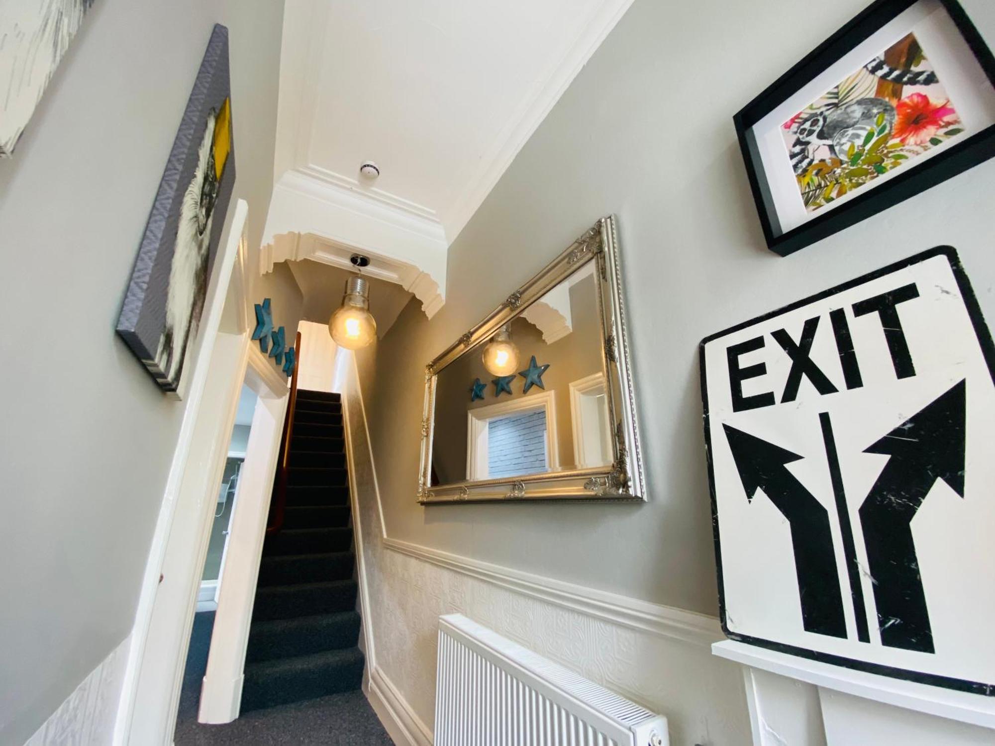 Holiday home - 4 Beds - Sleeps 10 - Pet Friendly