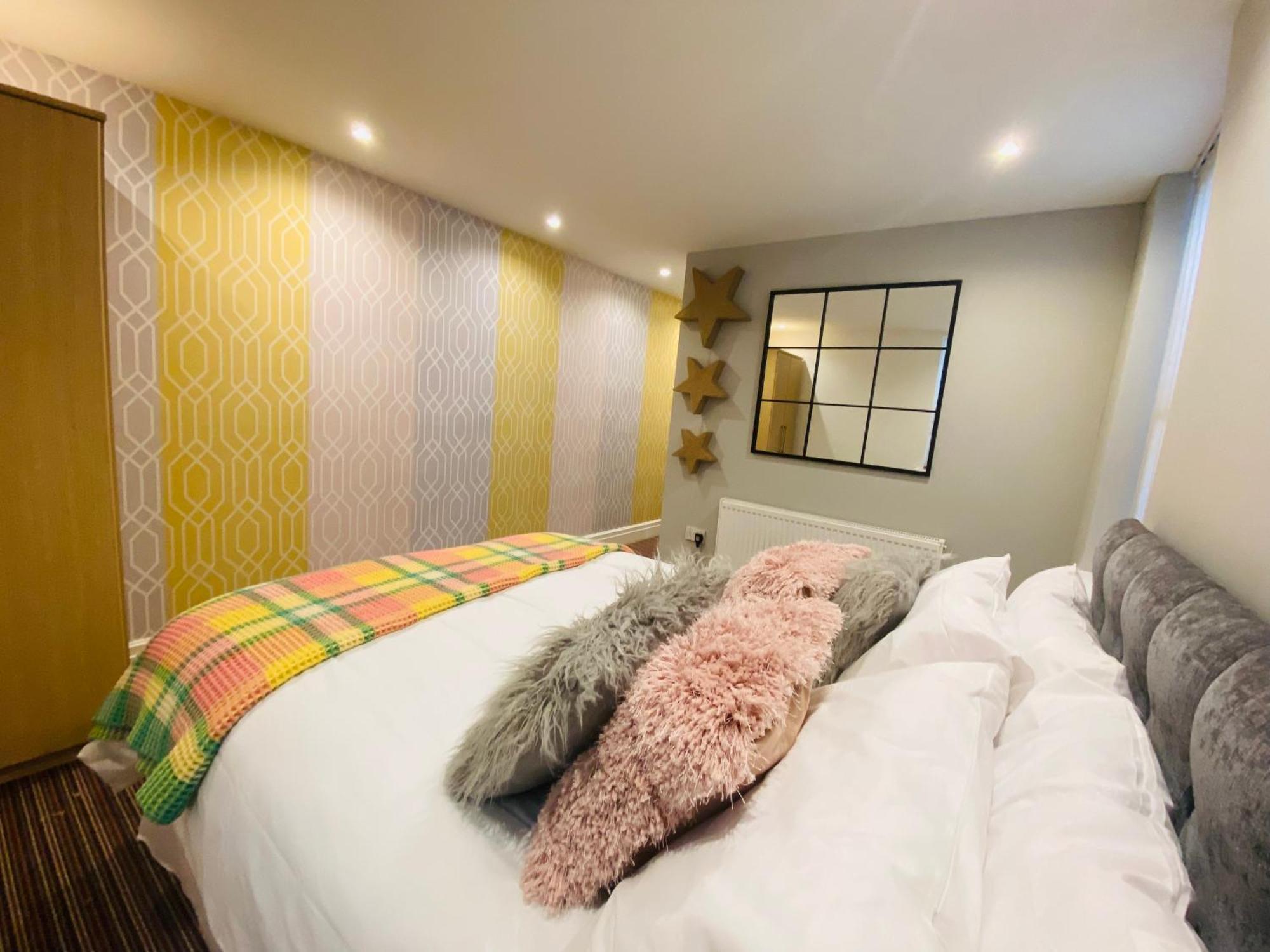- 4 Beds - Sleeps 10 - Pet Friendly