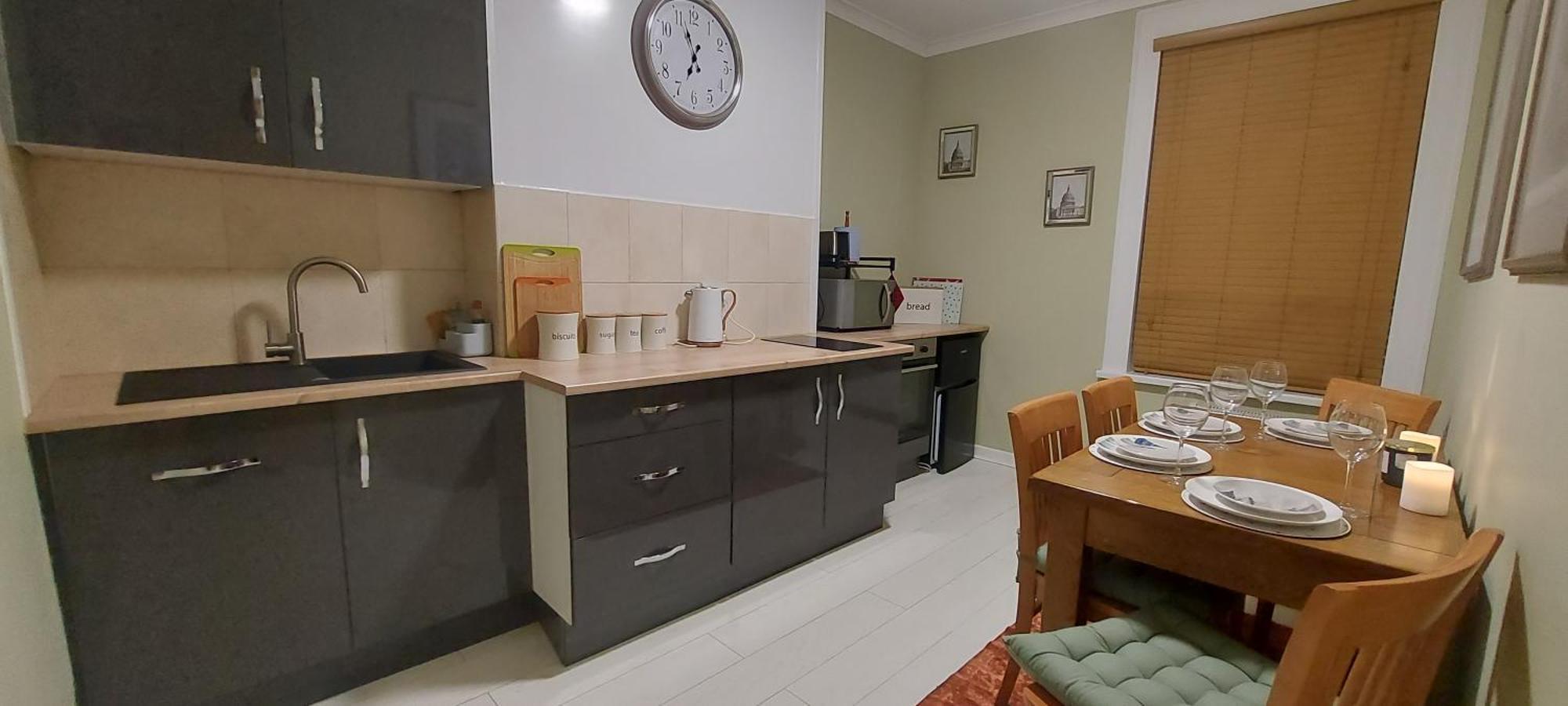 The Enigma - 2 Master Bedrooms Sleeps 6 Apartment