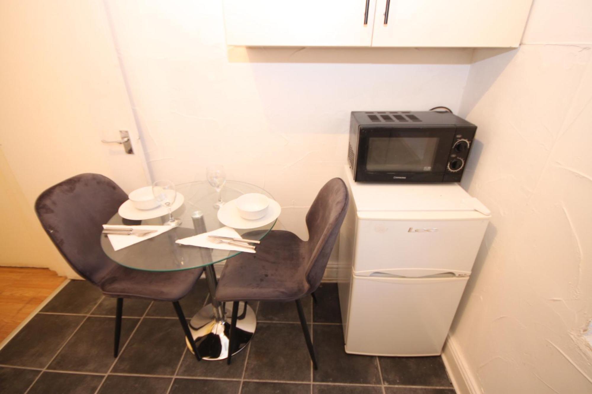 Cosy Casa: Beachfront Promenade Retreat With Free Parking Apartment *