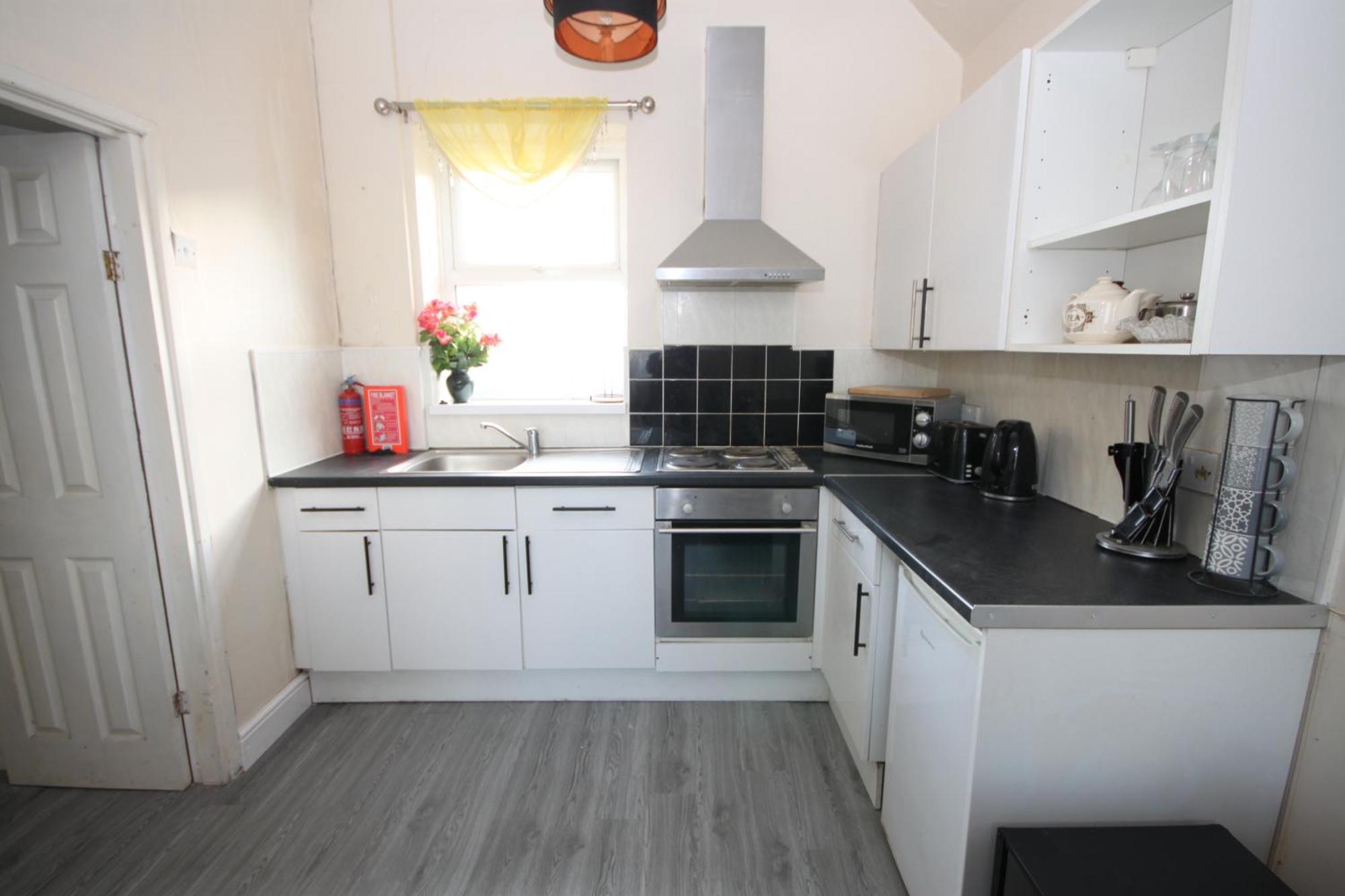 Cosy Casa: Beachfront Promenade Retreat With Free Parking