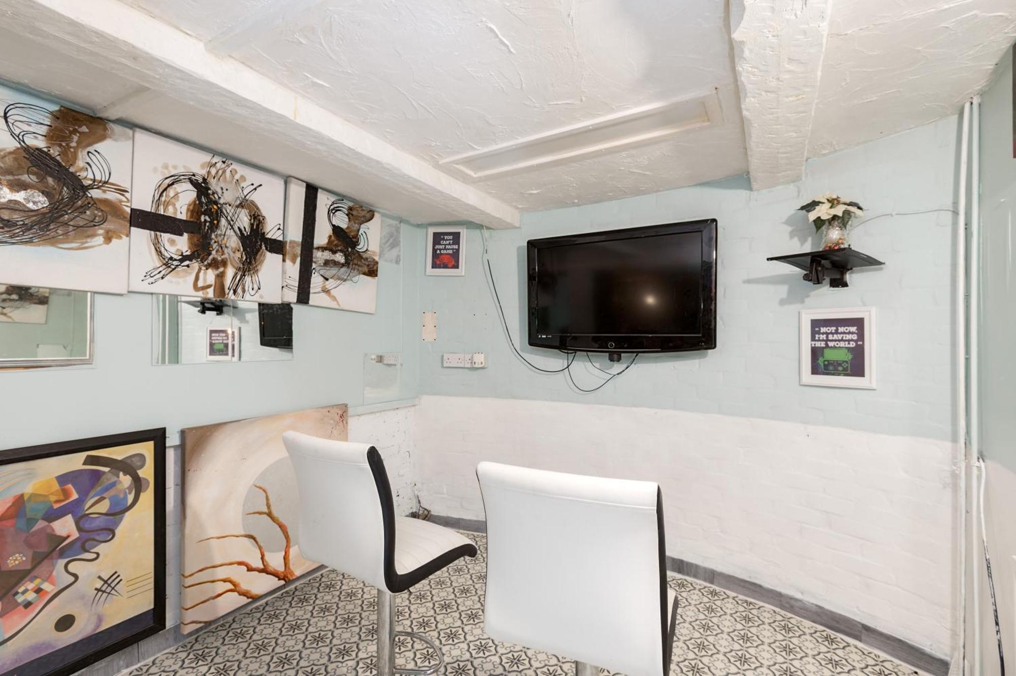 Derwent - Close To & Attractions Apartment