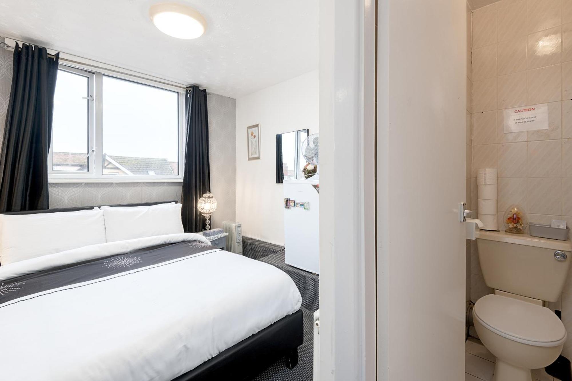 Derwent - Close To & Attractions * Blackpool