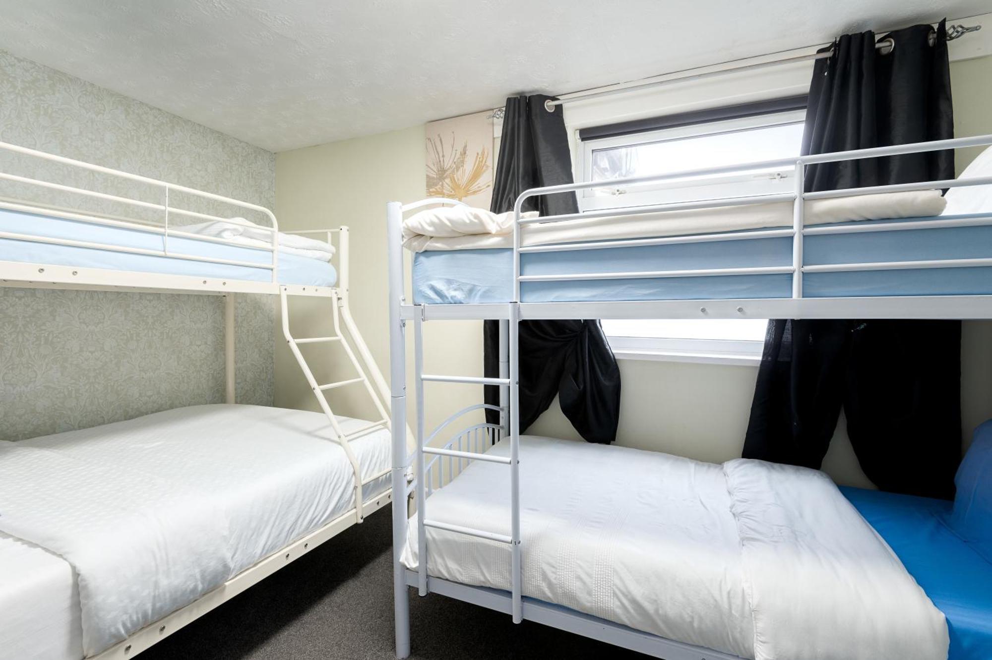 Derwent - Close To & Attractions * Blackpool