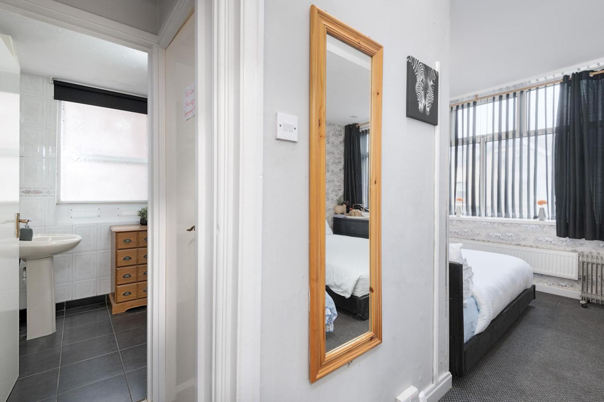 Derwent - Close To & Attractions Apartment