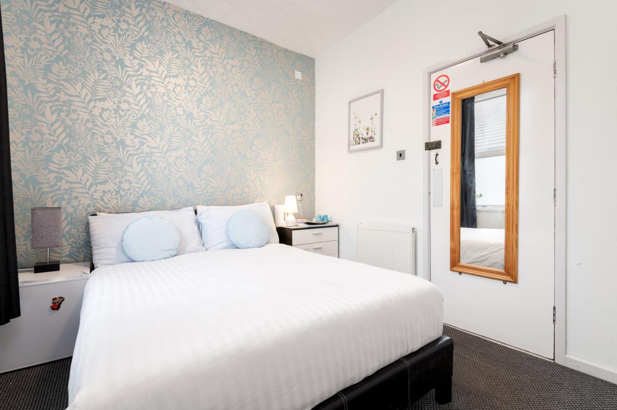 Derwent - Close To & Attractions * Blackpool