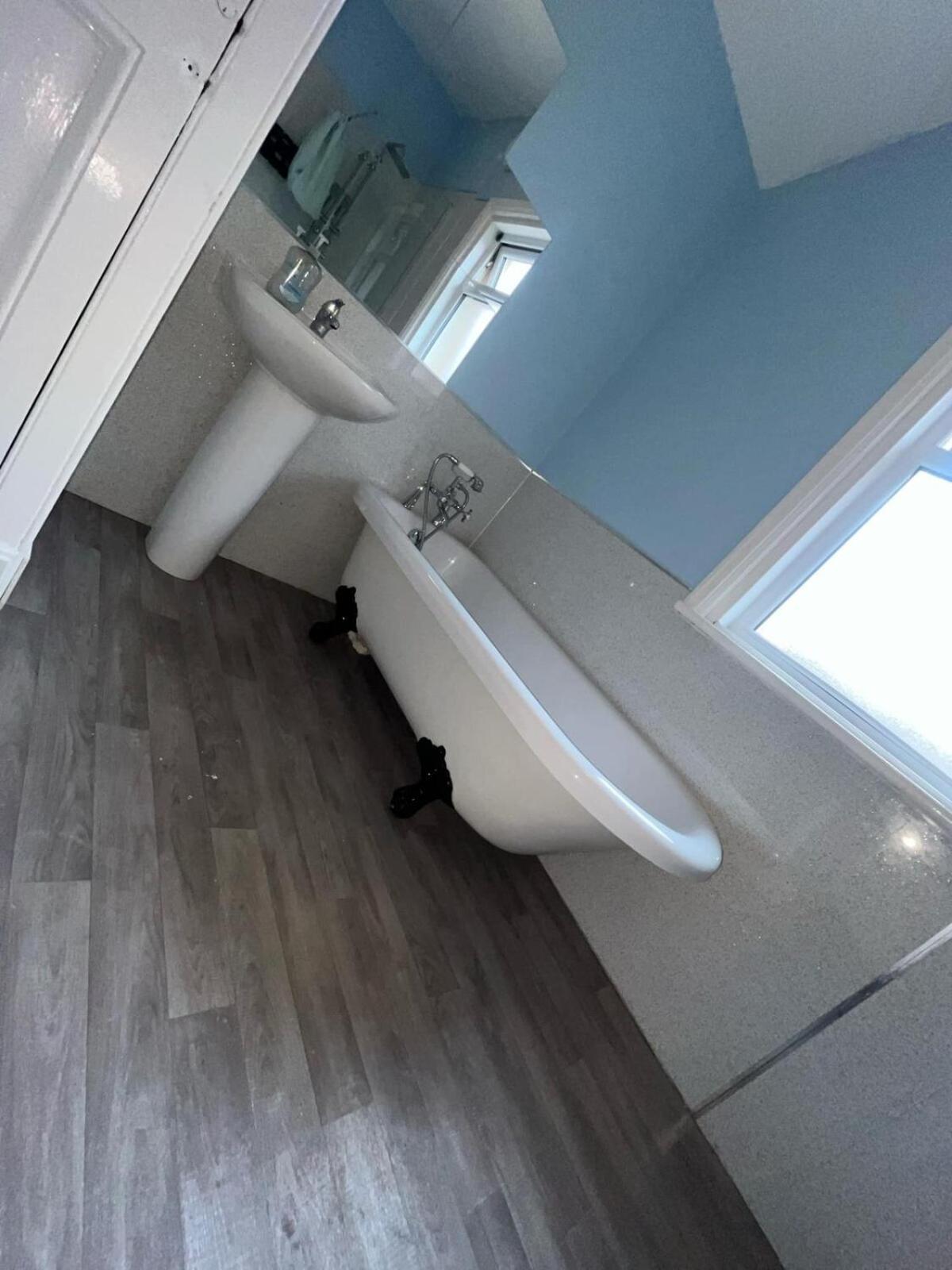 Holiday home Stunning 3 Bedroom Spacious 4 Minutes To Beach *