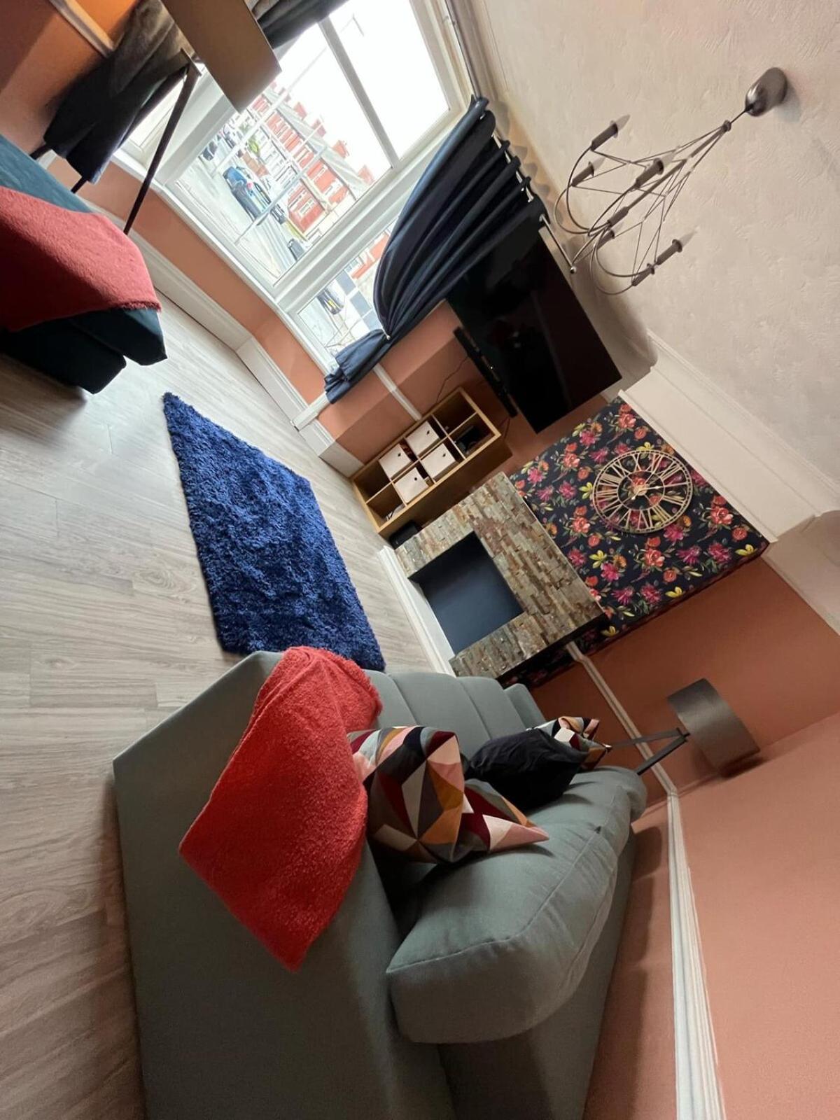 Stunning 3 Bedroom Spacious 4 Minutes To Beach Blackpool